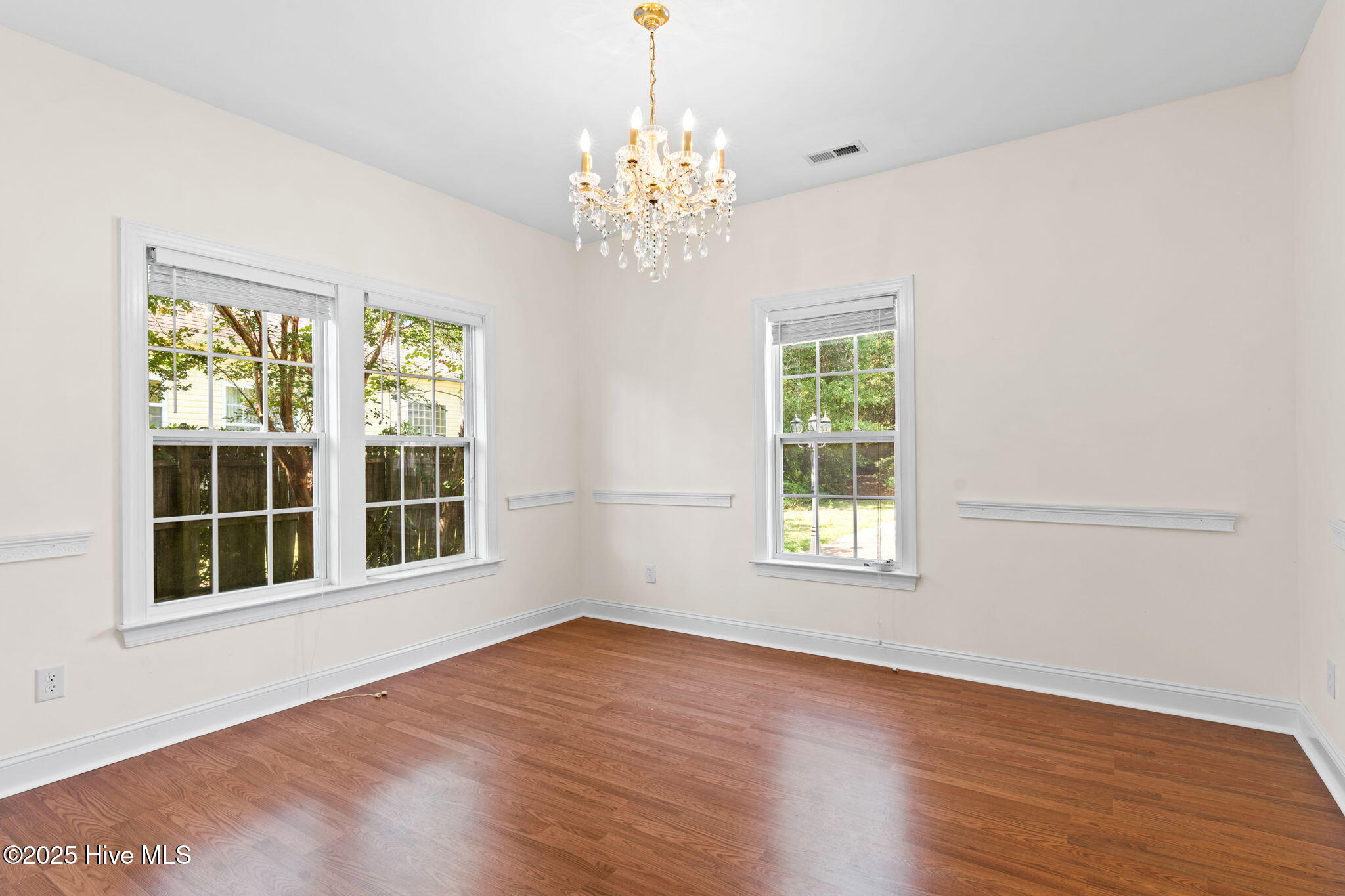 100522413 | Photo 25