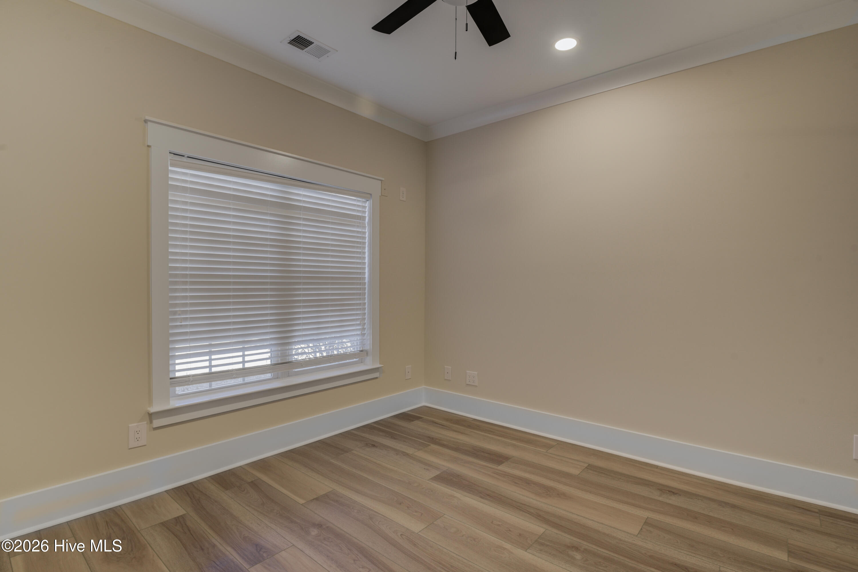 100559237 | Photo 25