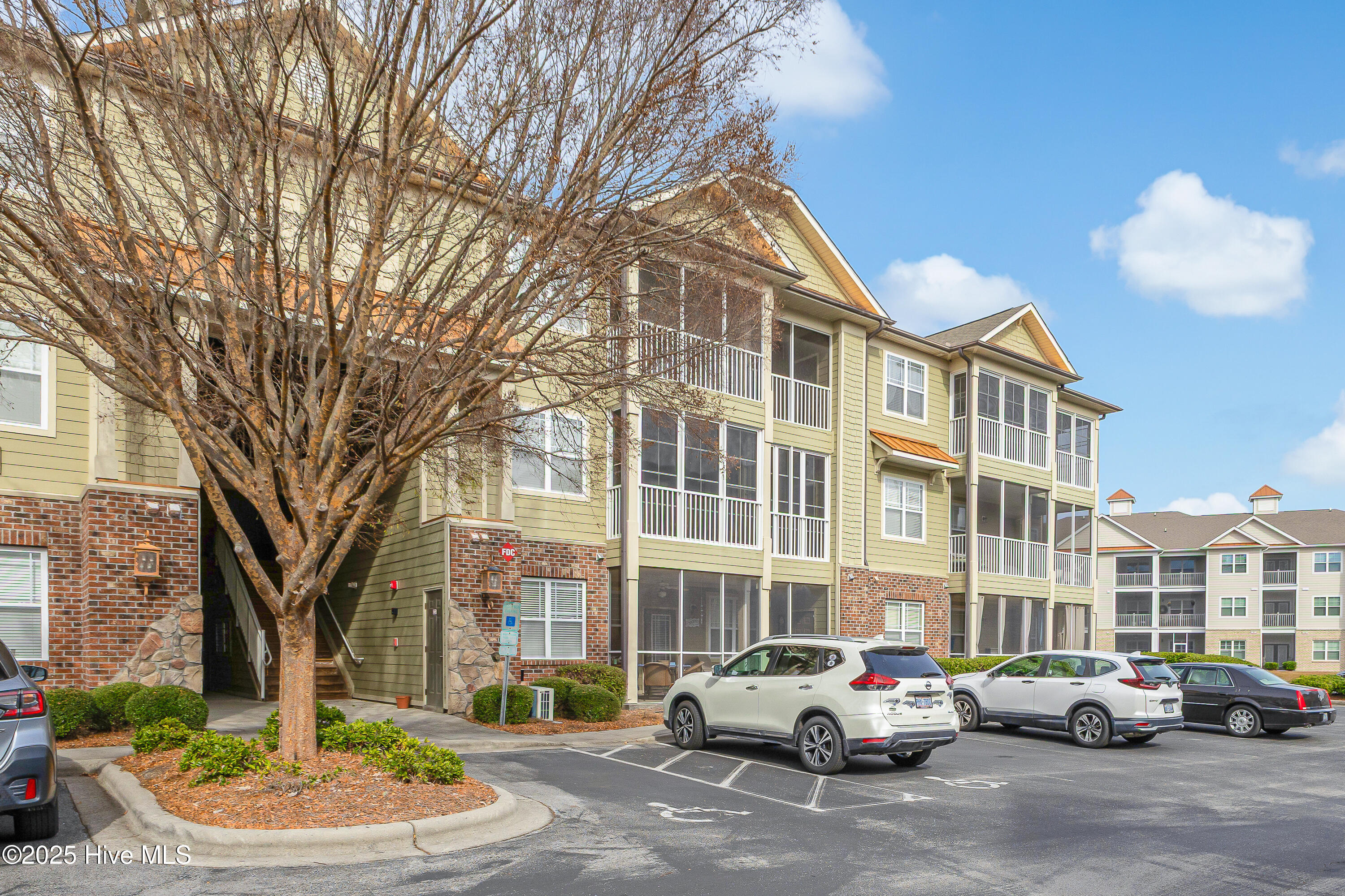 100484696 | Photo 32