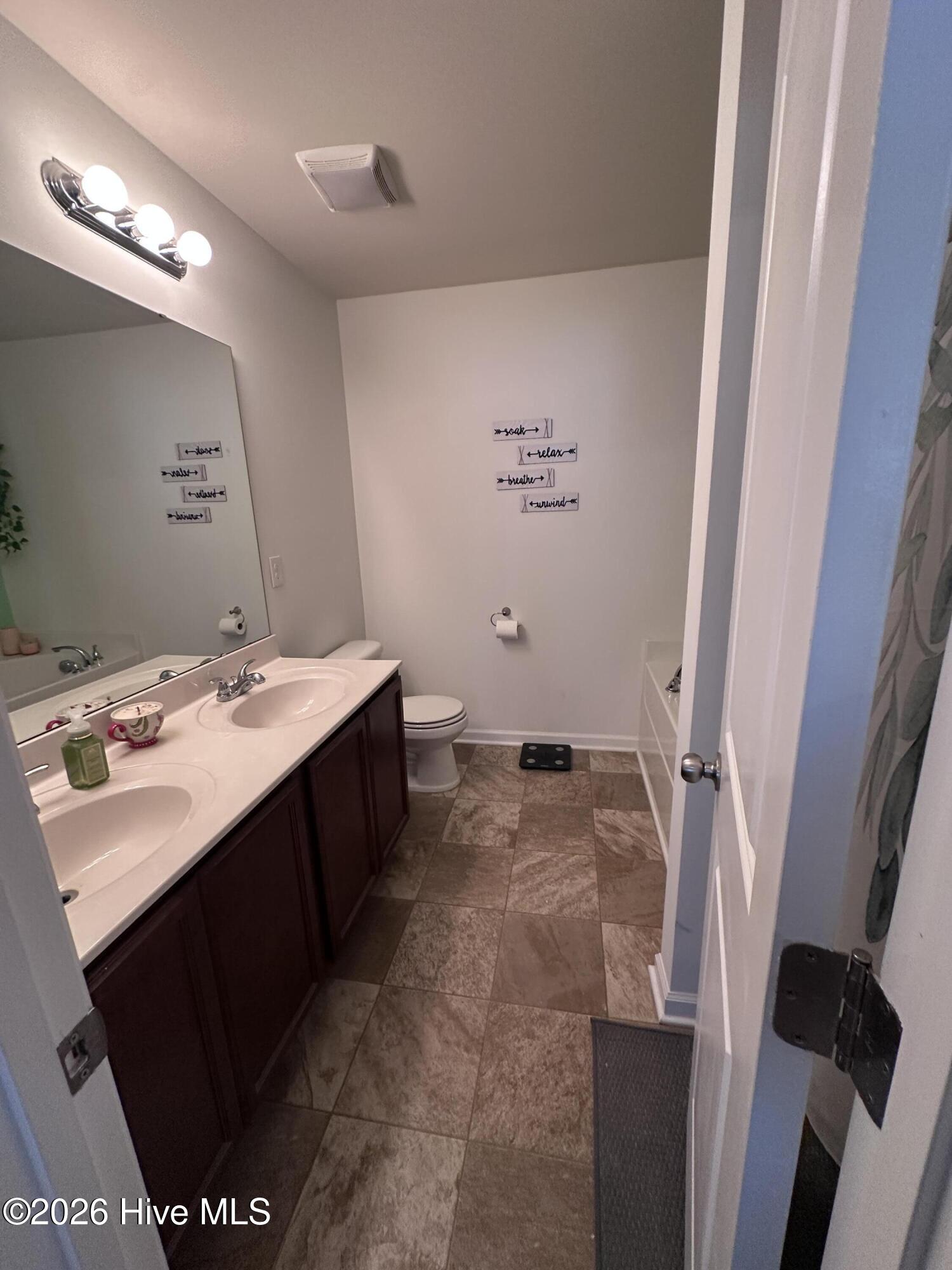 100563470 | Photo 11