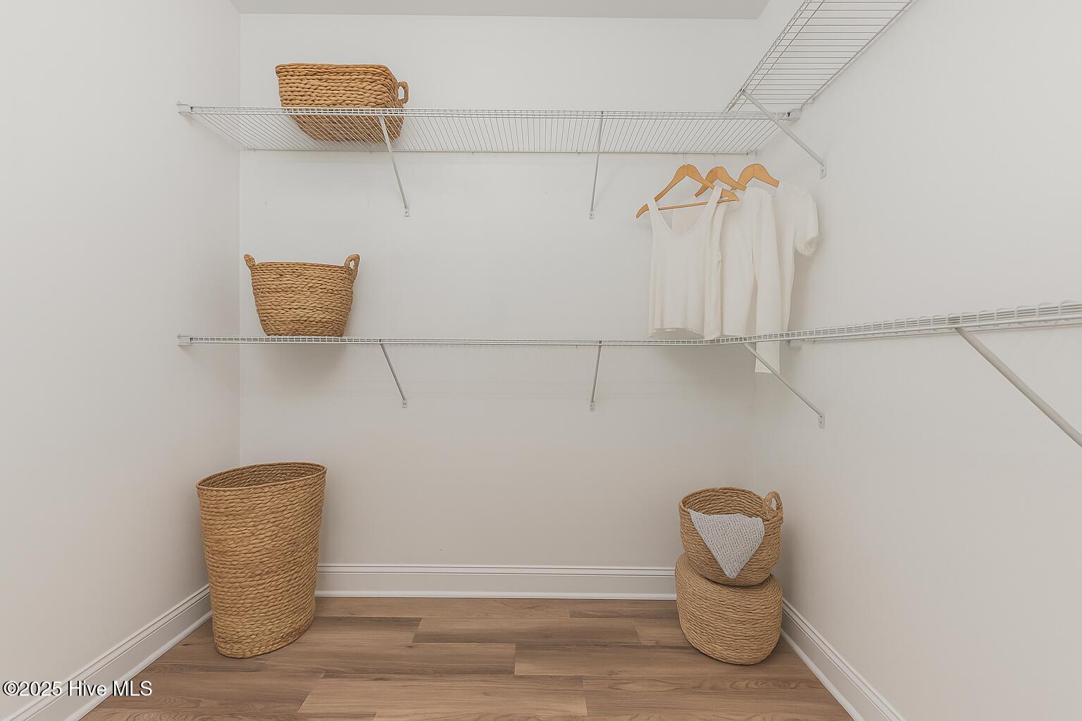 100539102 | Photo 33