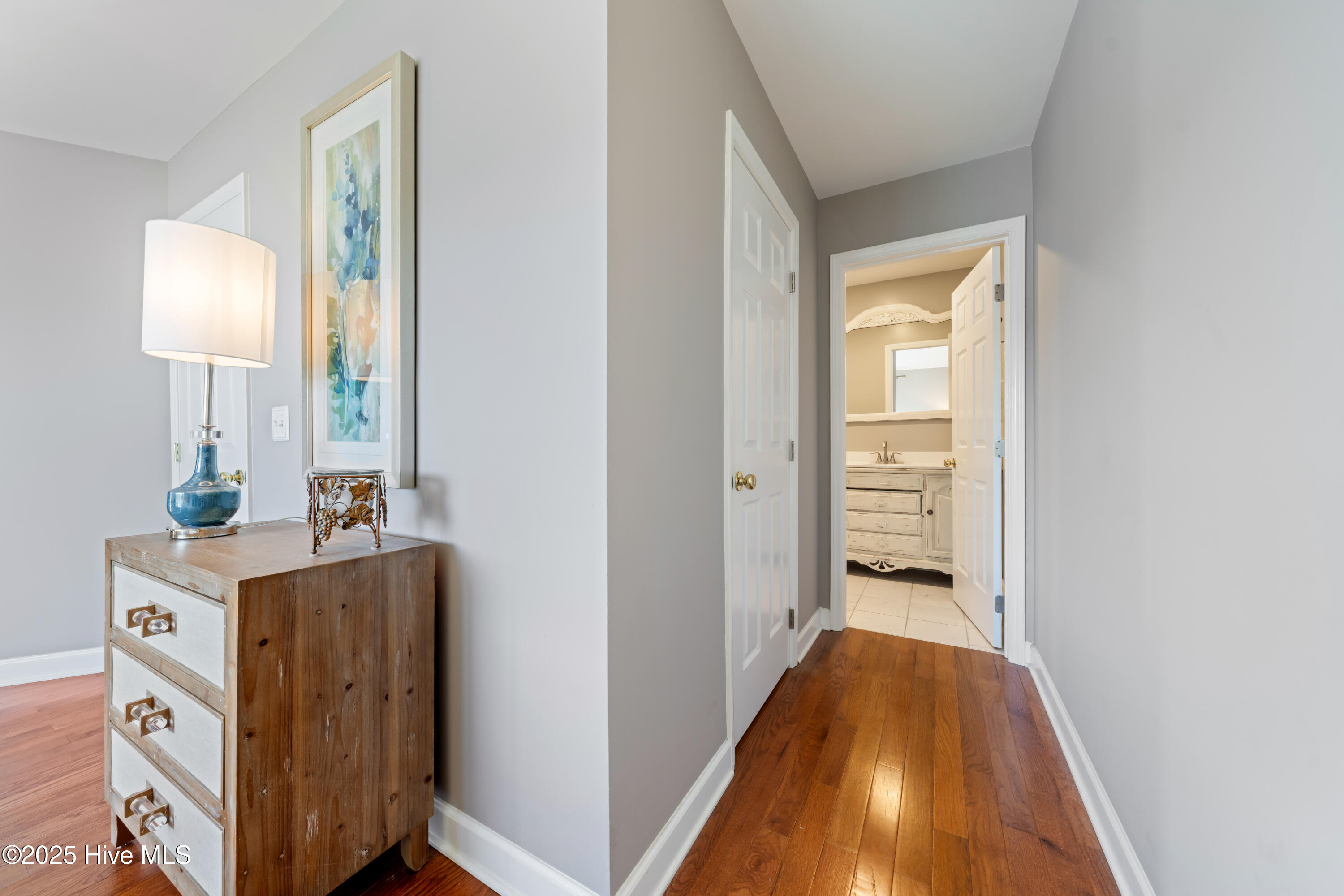 100543099 | Photo 33