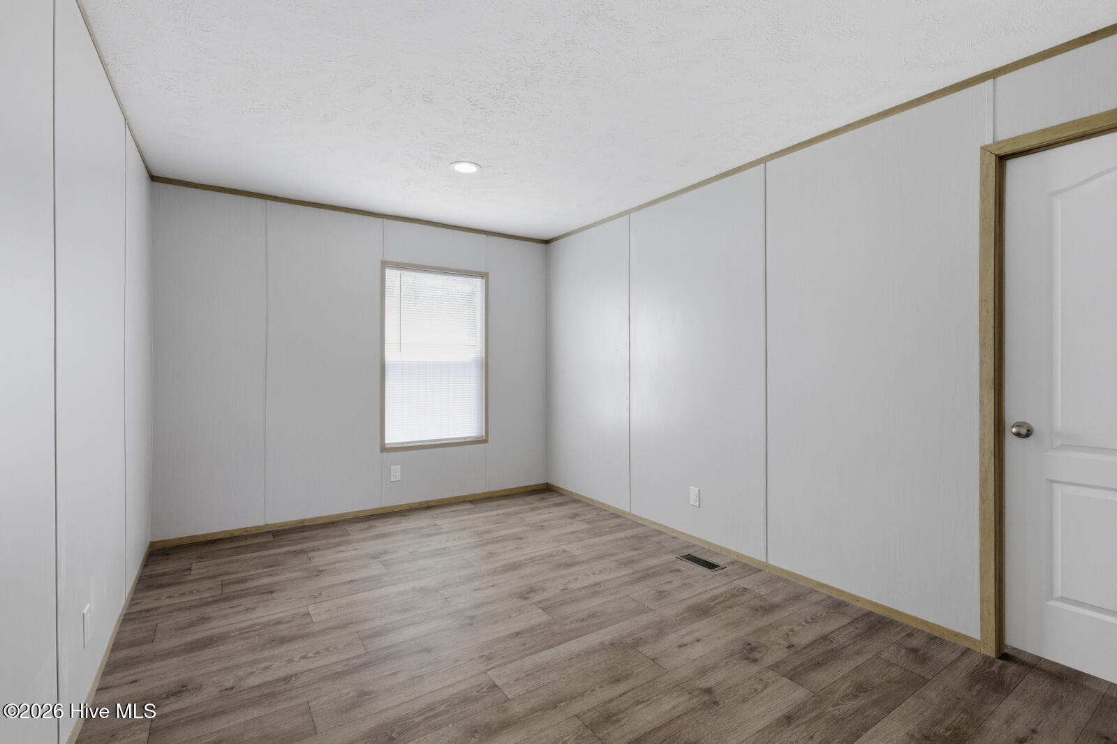 100565358 | Photo 25