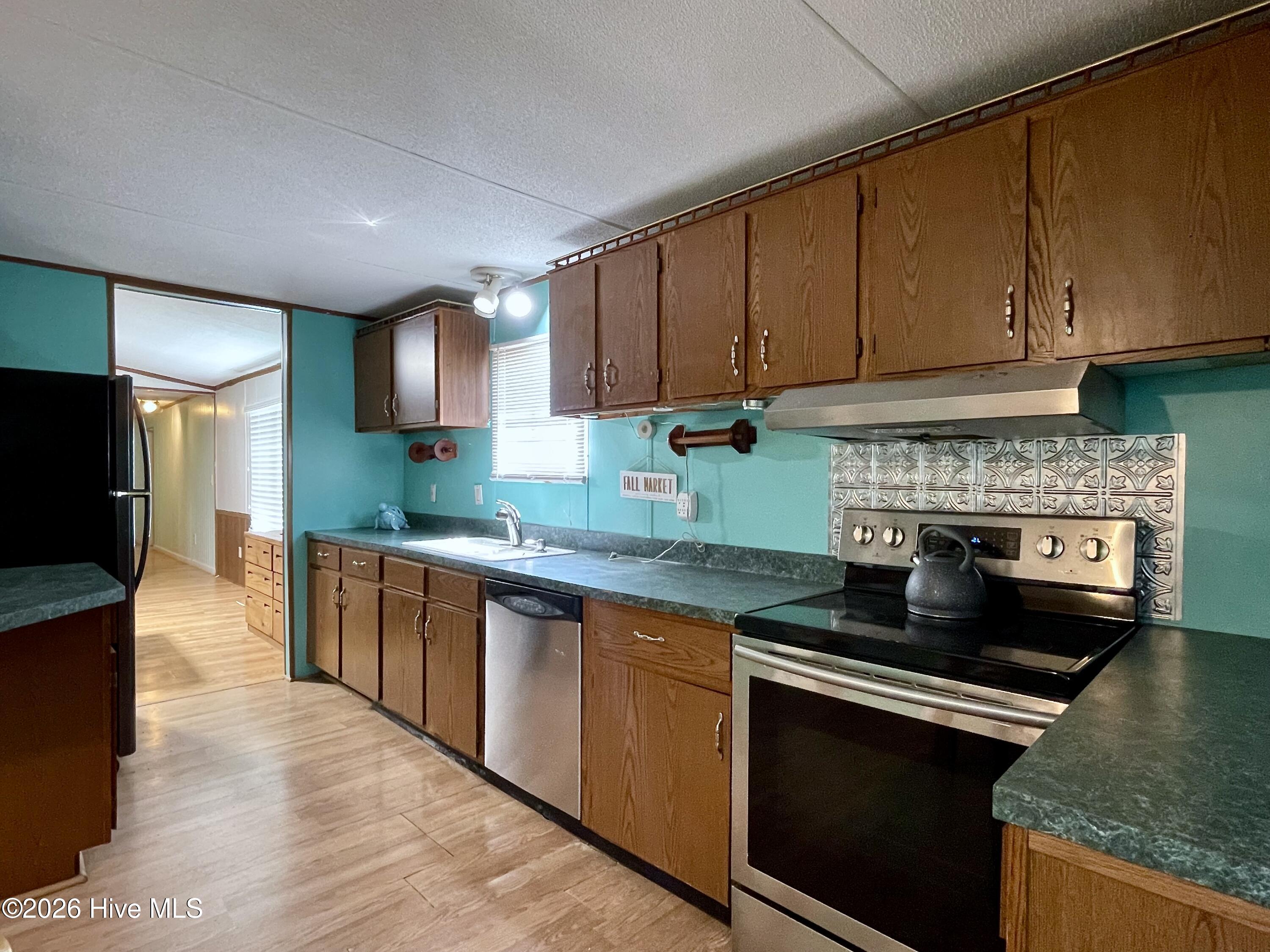 100569888 | Photo 15