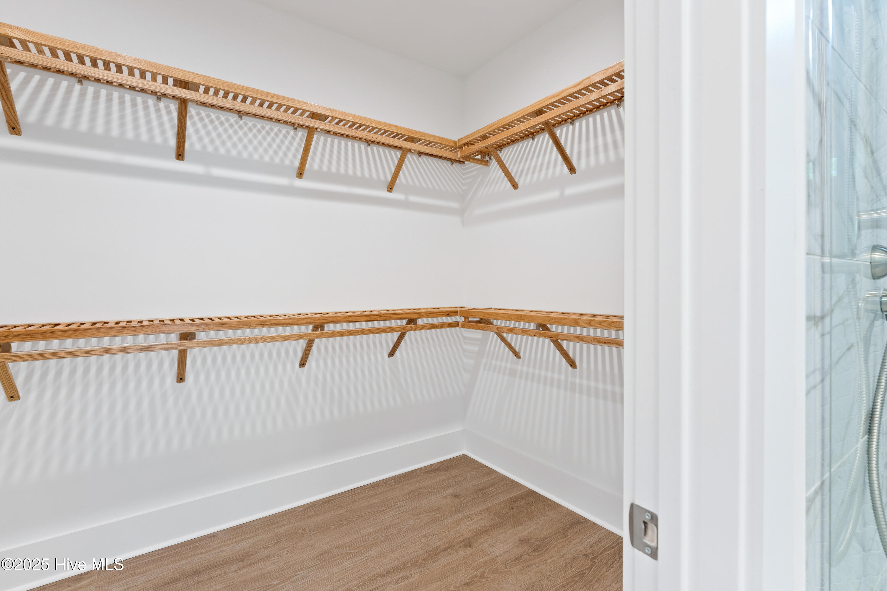 100547015 | Photo 43