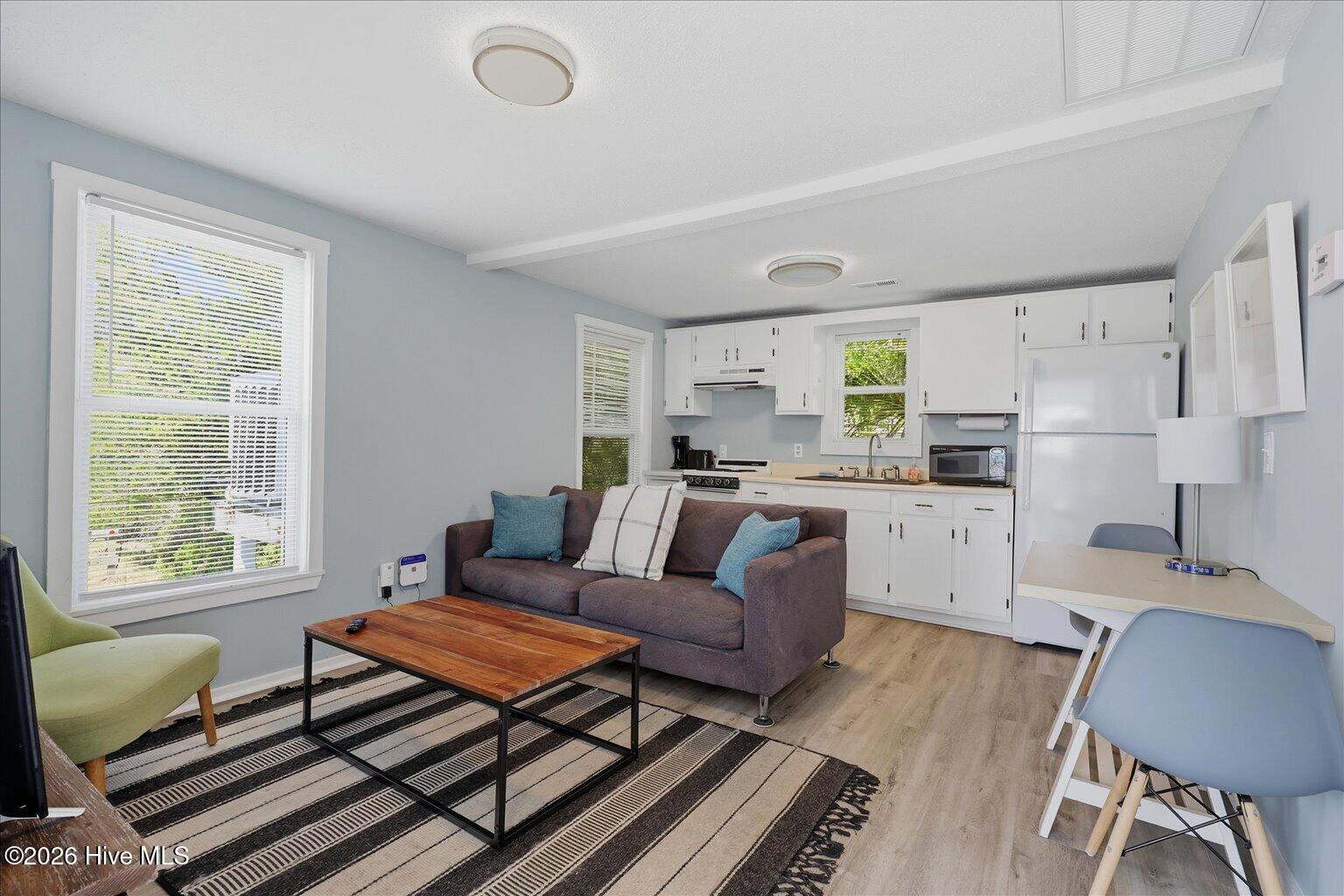 100570528 | Photo 51