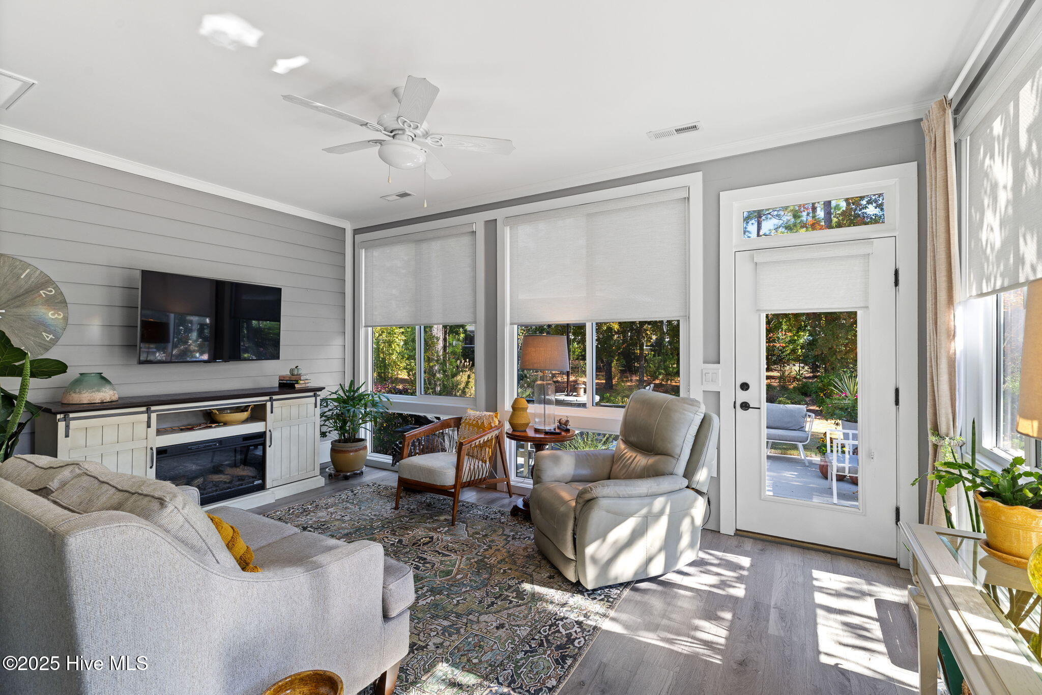 100540140 | Photo 37