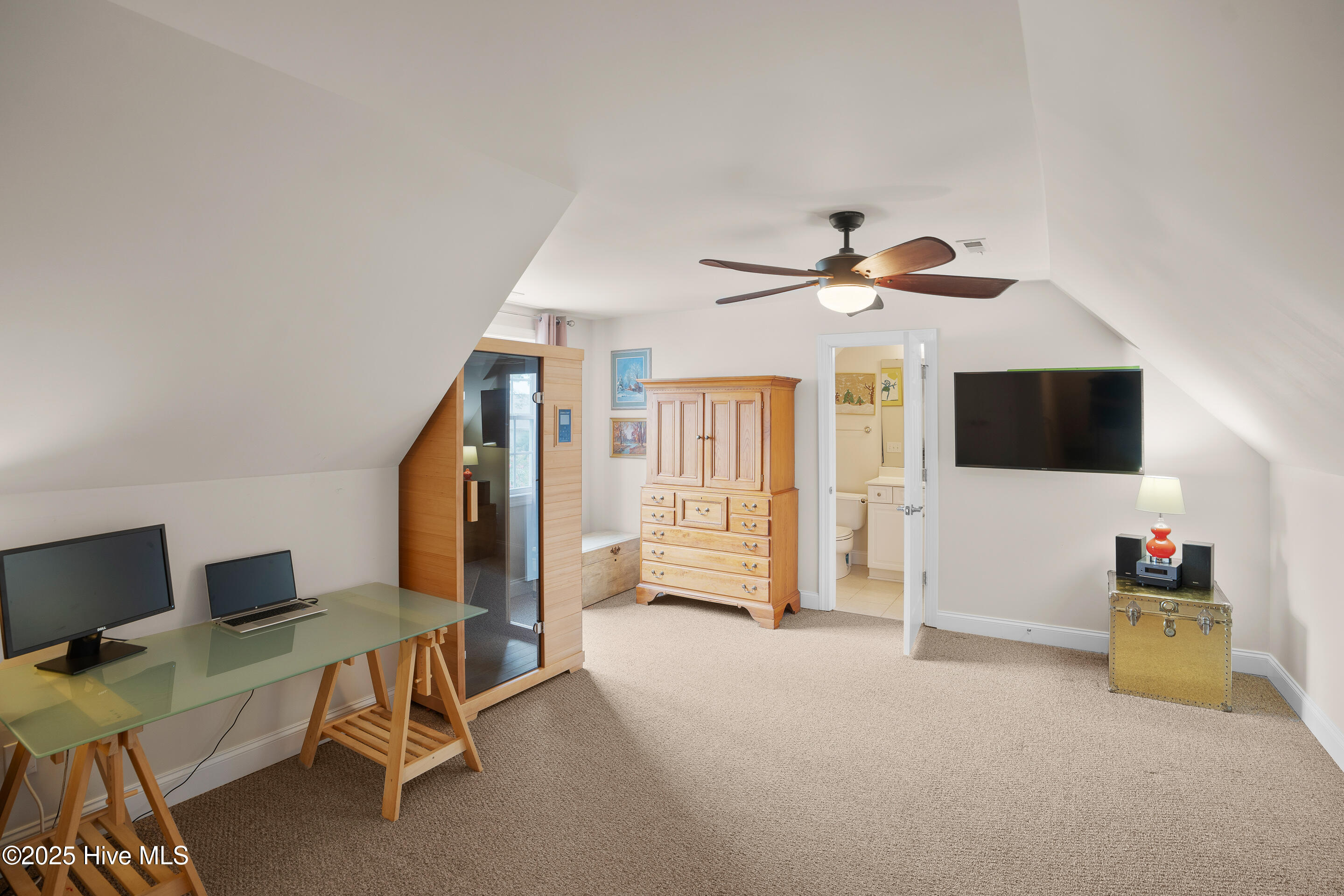 100526851 | Photo 37