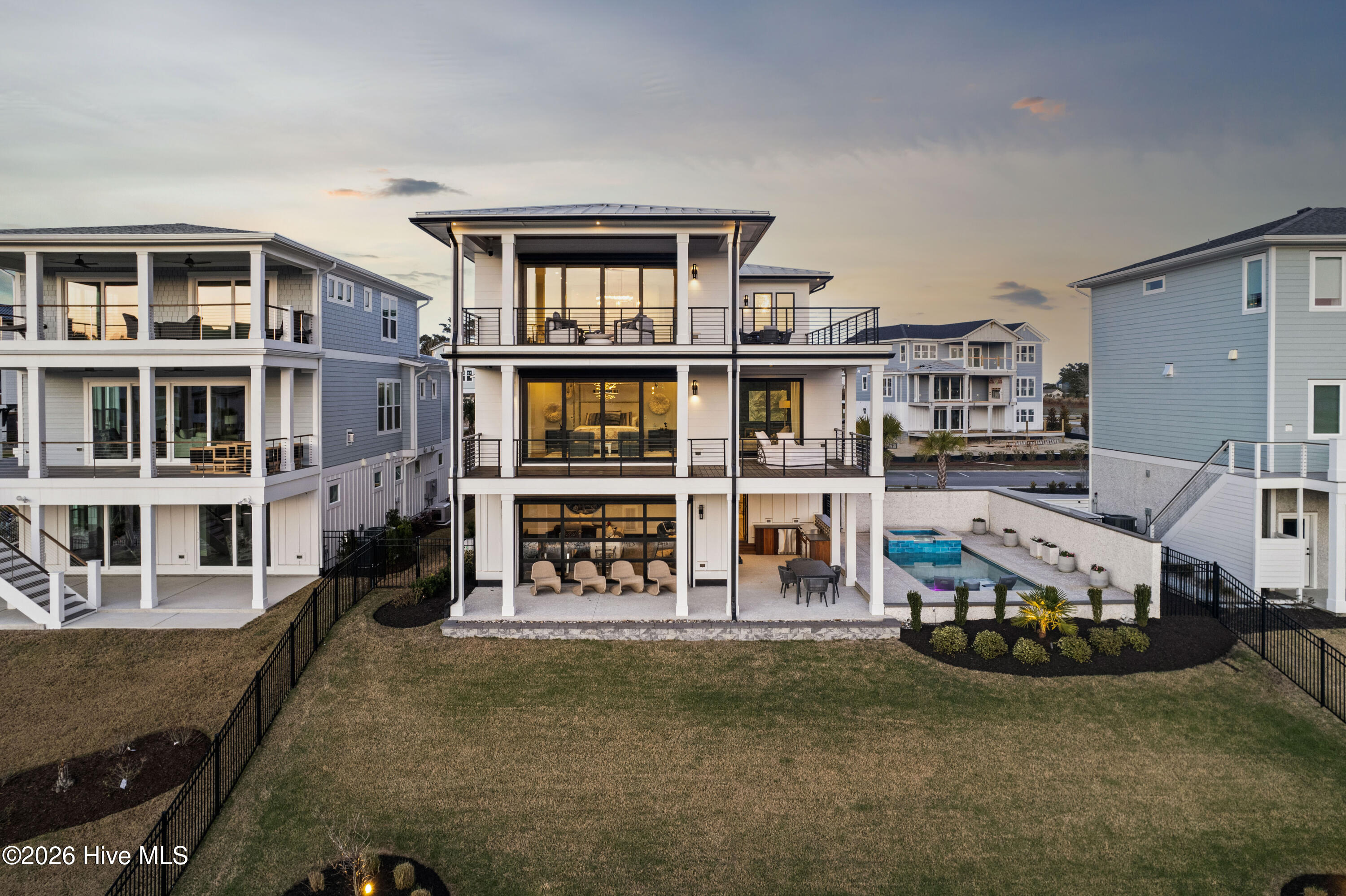 100567165 | Photo 109