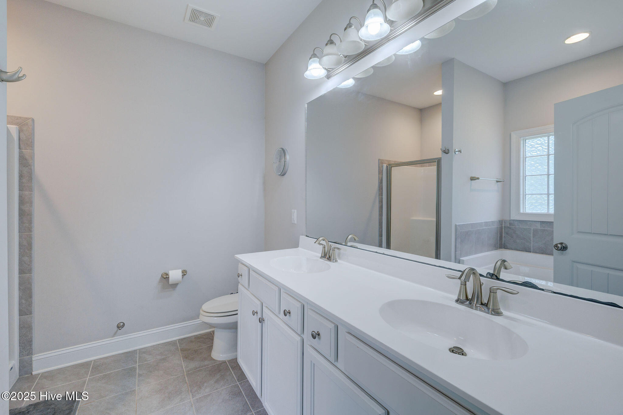 100522244 | Photo 30