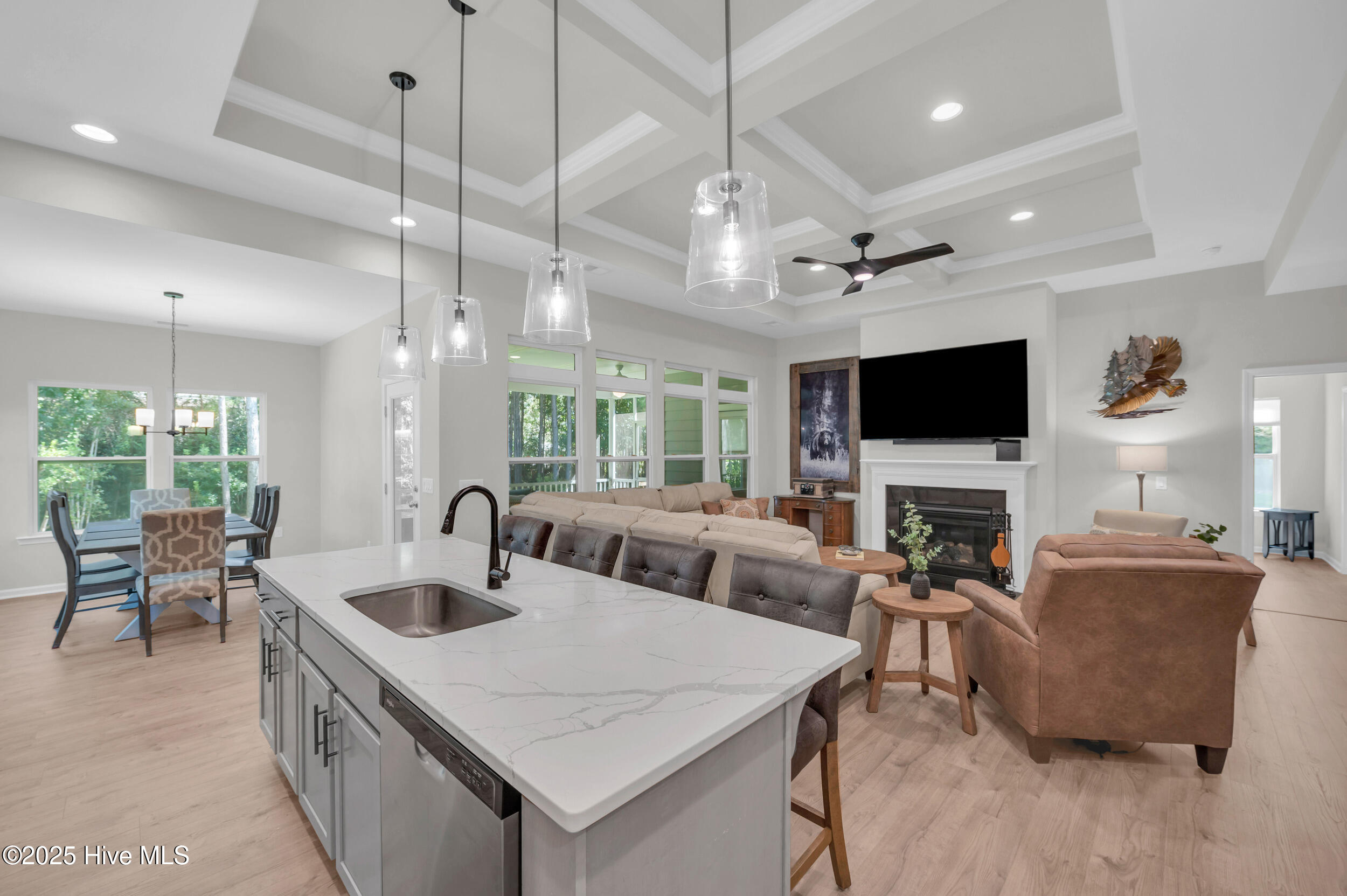 100527570 | Photo 11