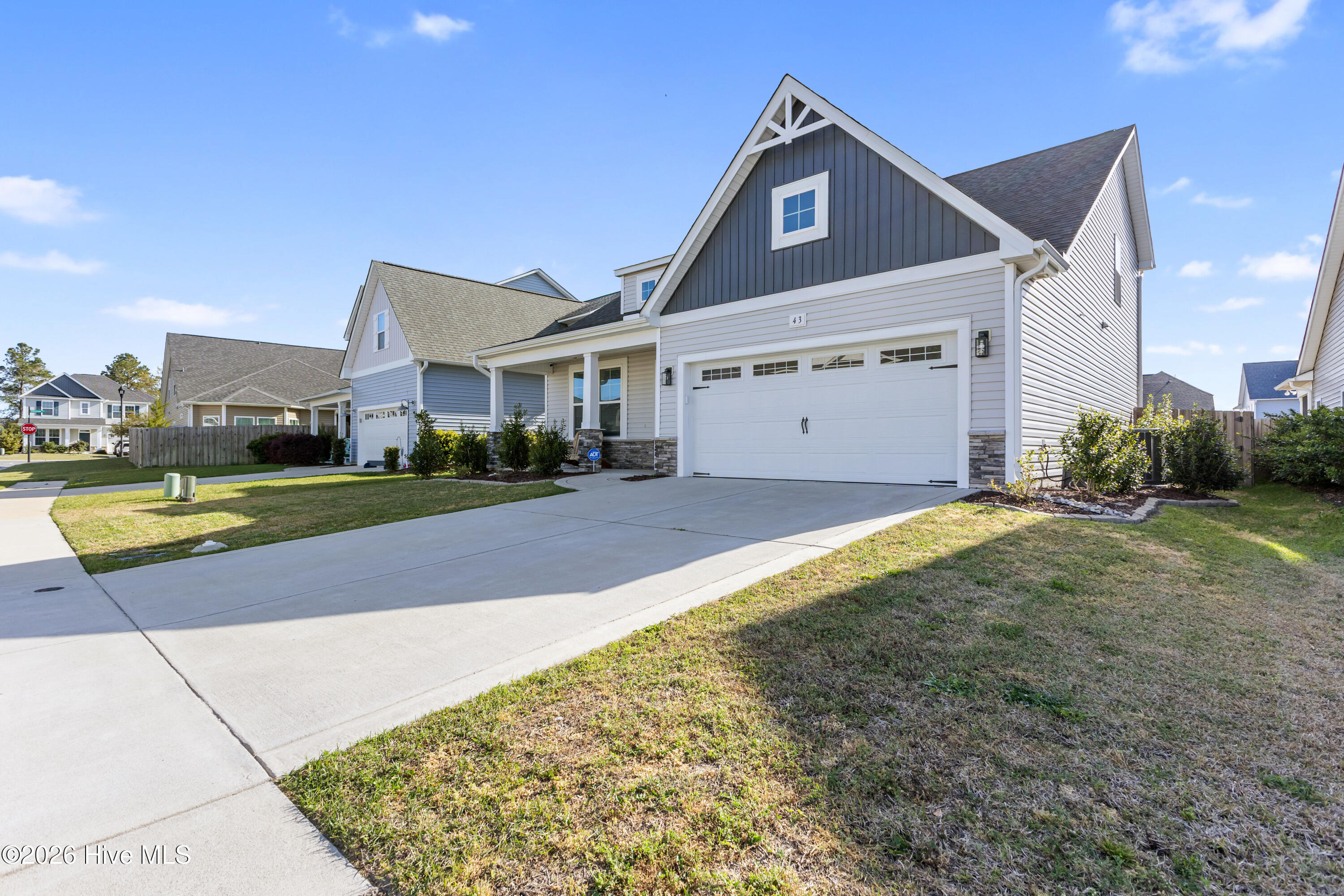 100565855 | Photo 57