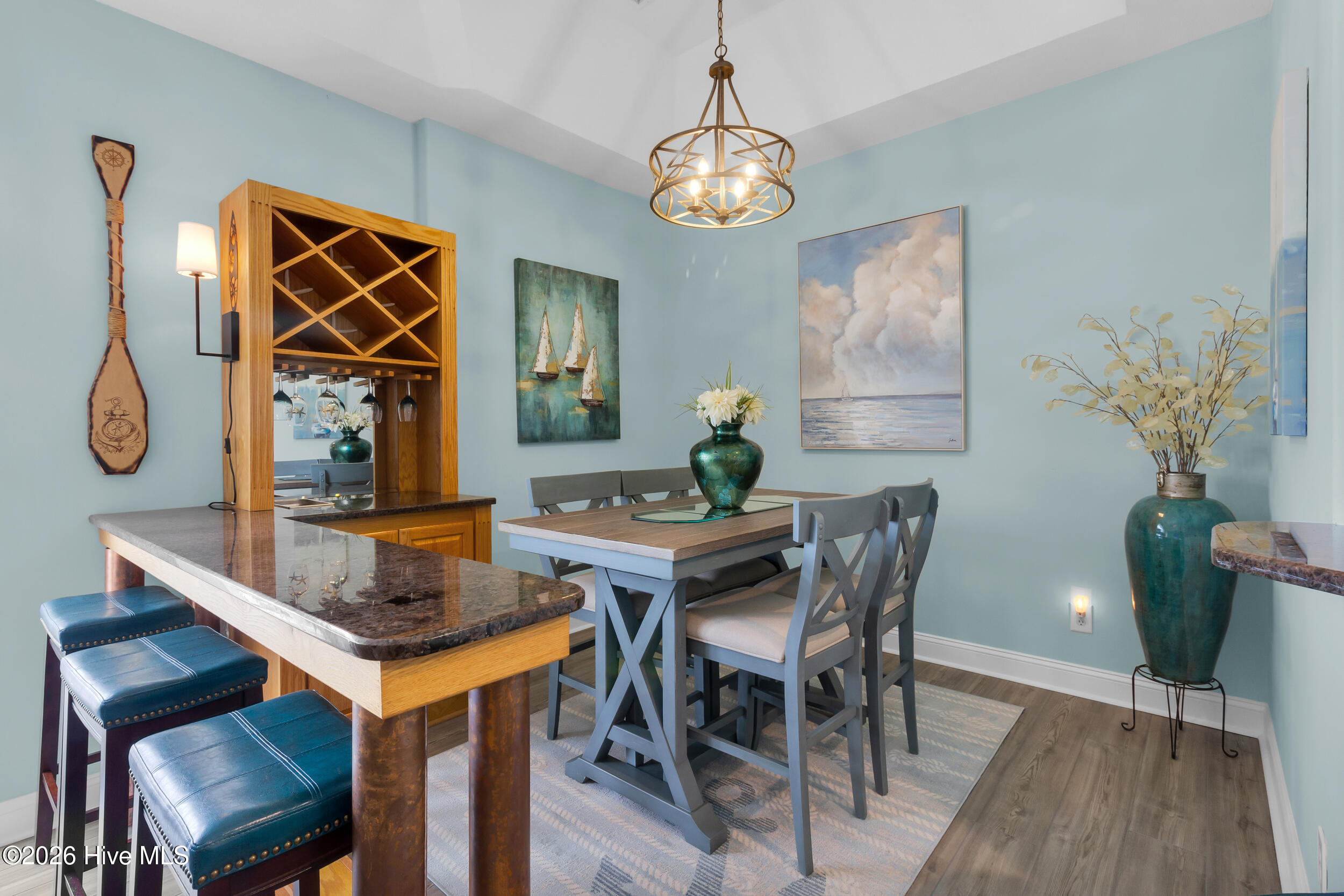 100557933 | Photo 11