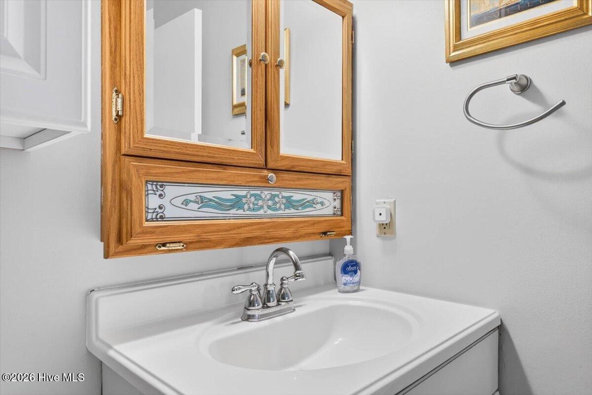 100549781 | Photo 33