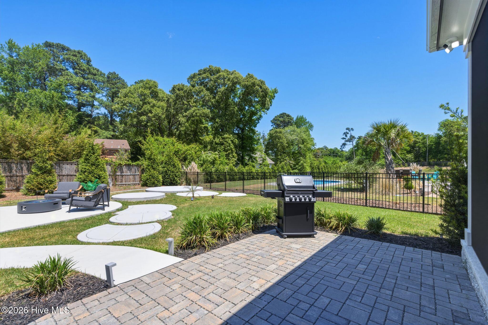 100569019 | Photo 50