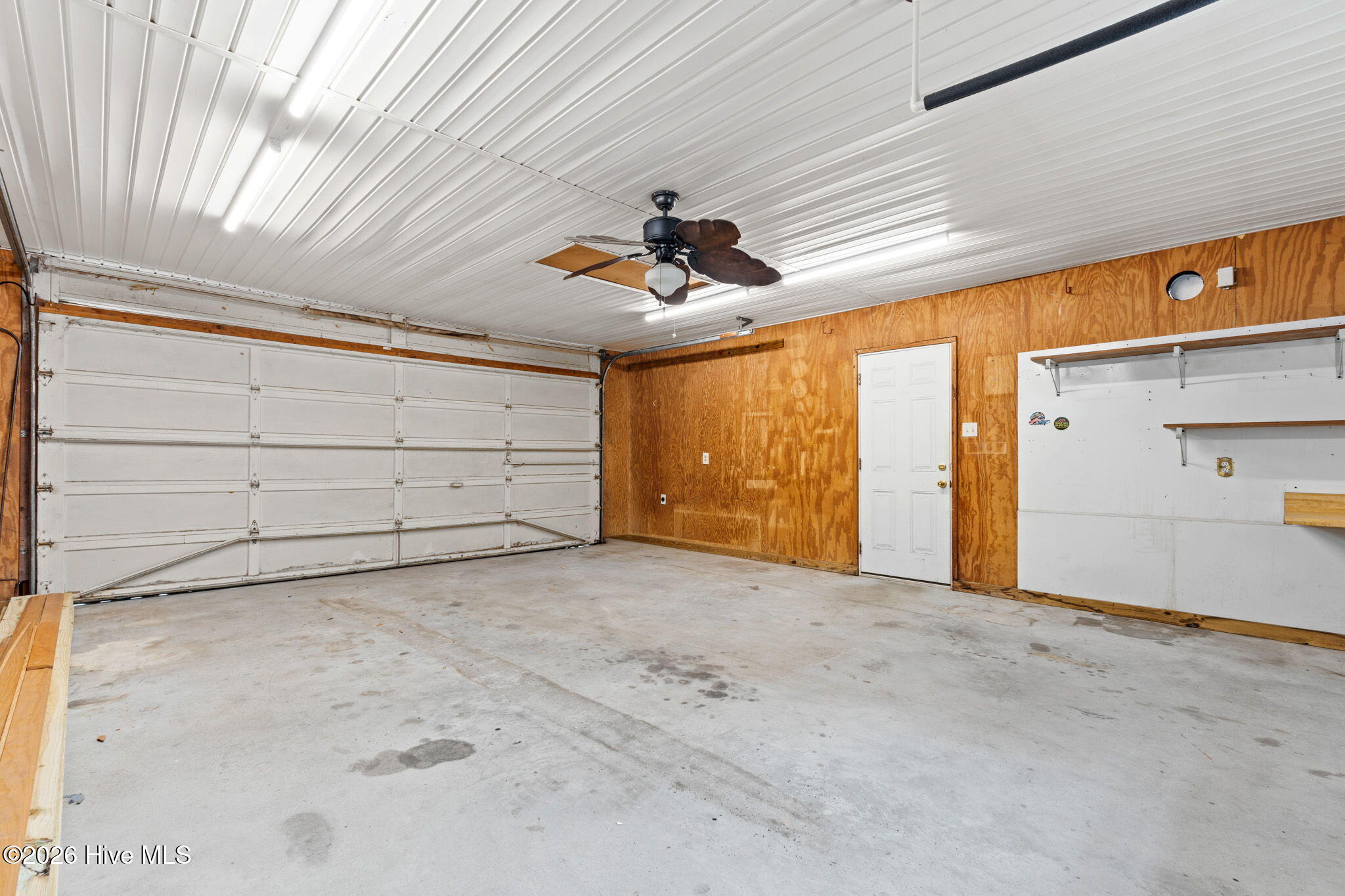 100564701 | Photo 36