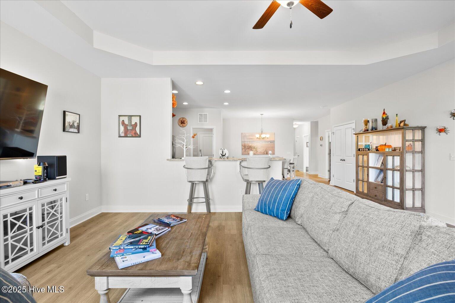 100549643 | Photo 12