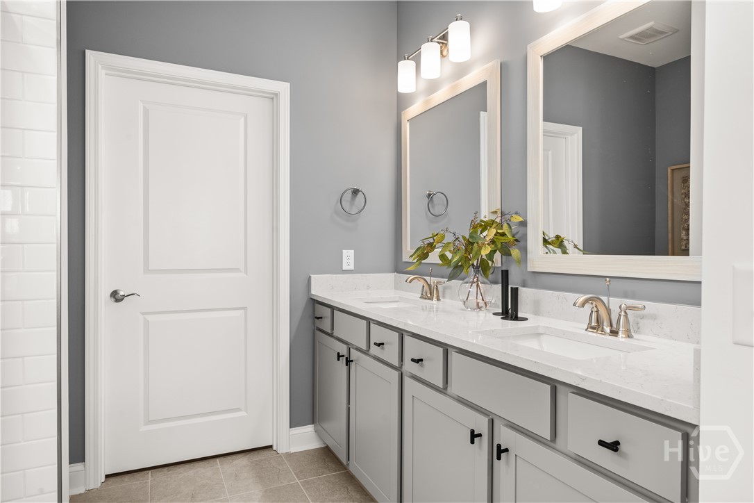 Pictures, photographs, colors, features, and sizes are for illustration purposes only and will vary from the homes as built.