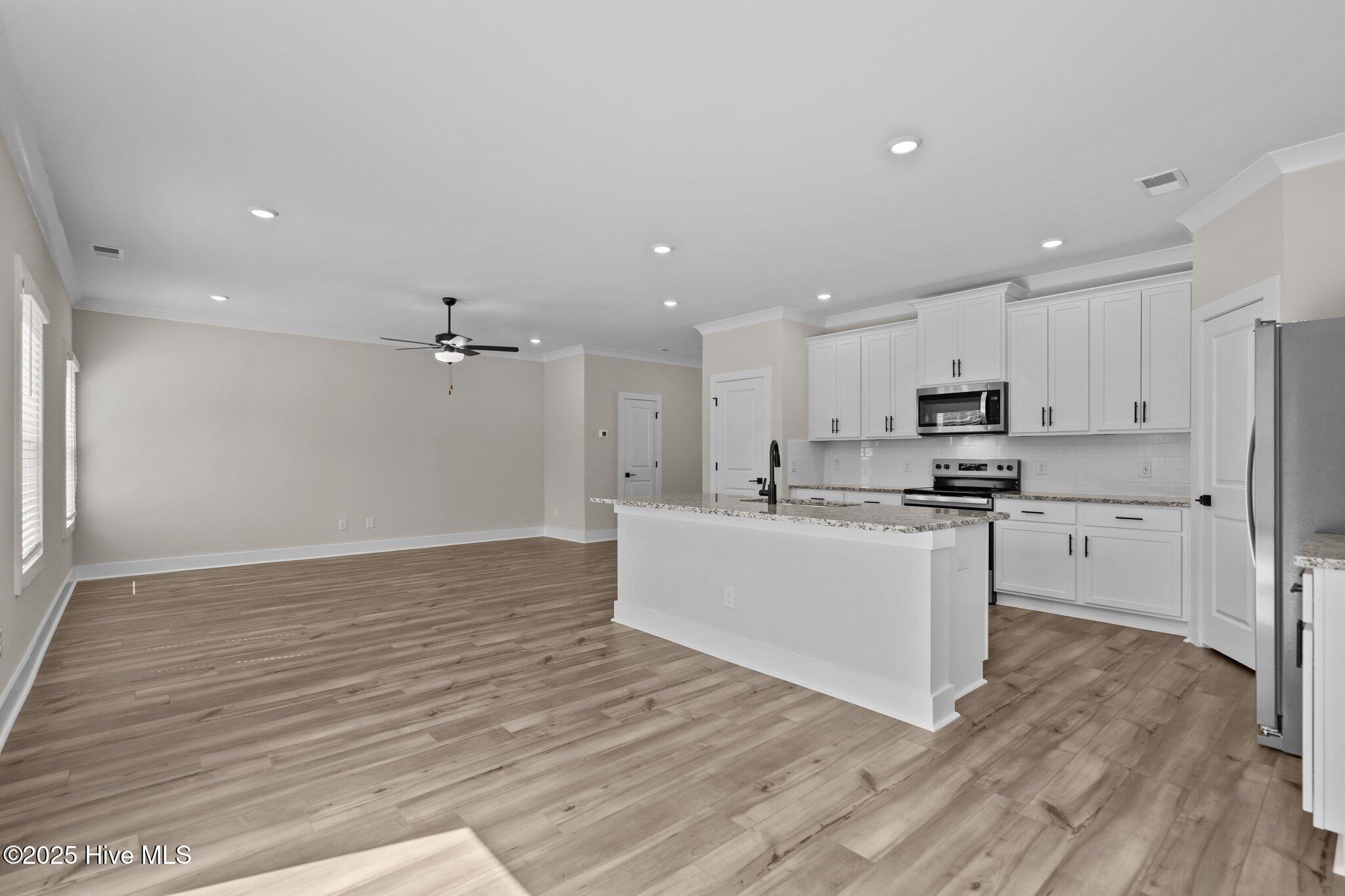 100555757 | Photo 10