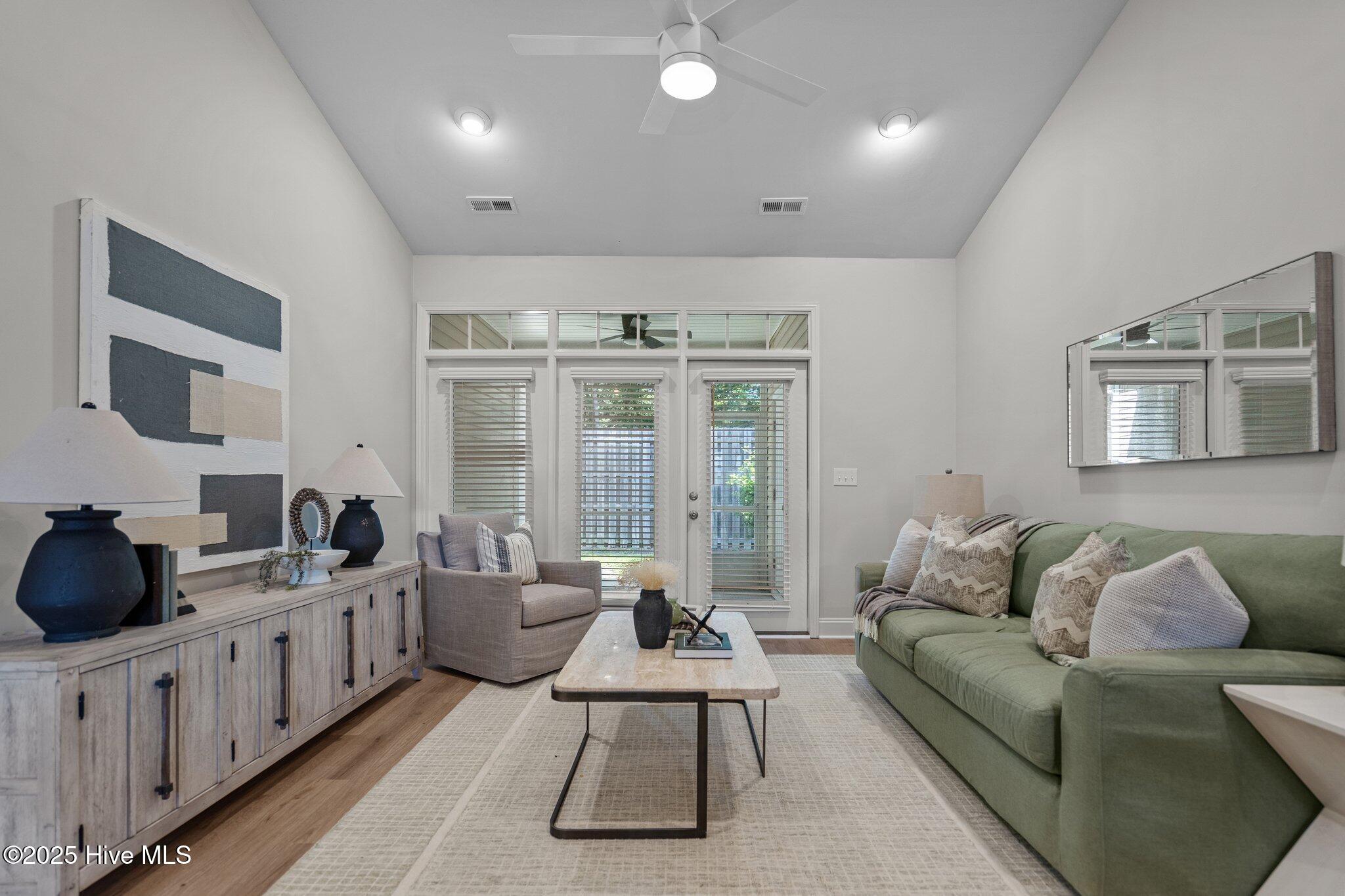 100514871 | Photo 13