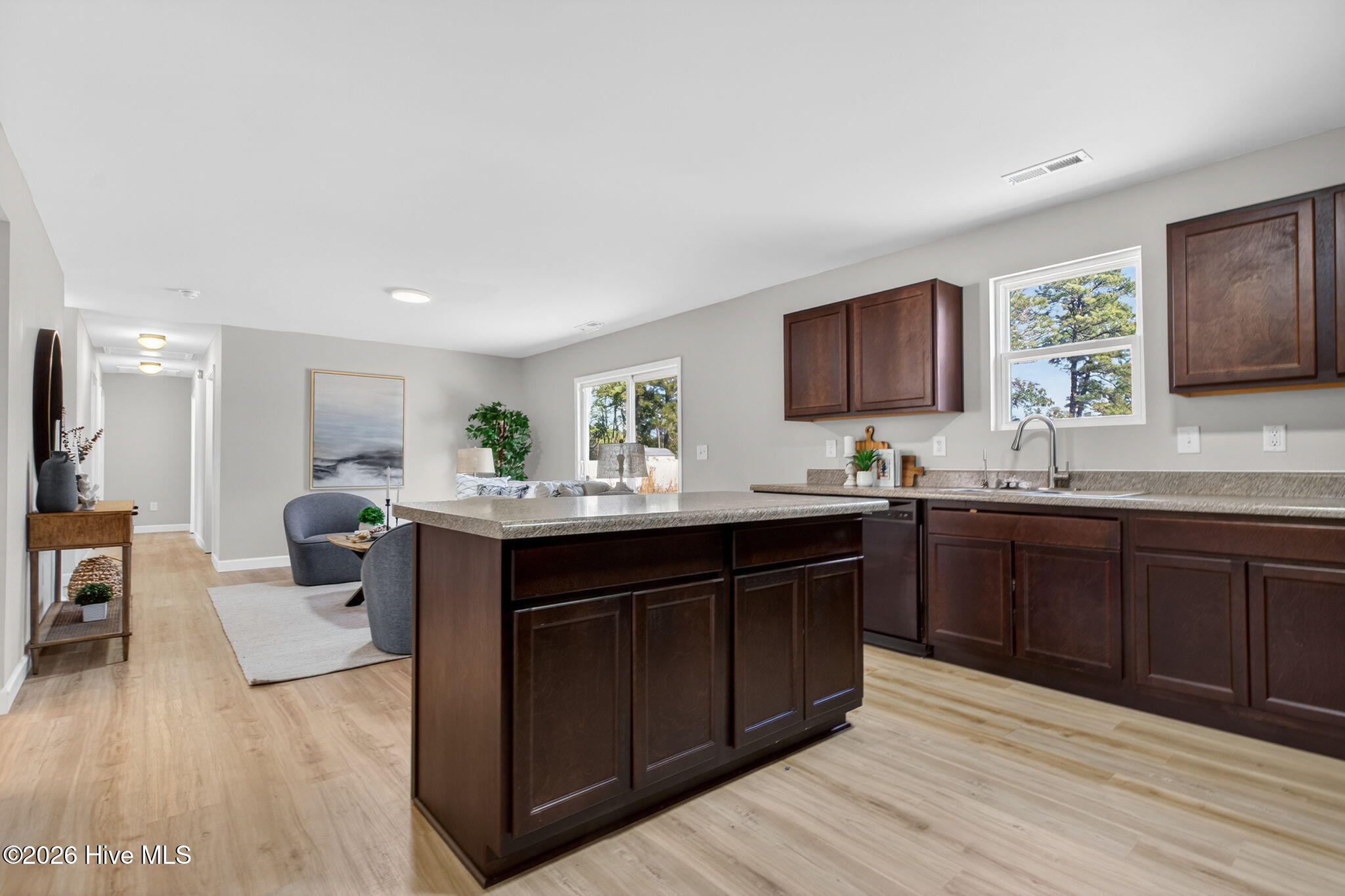 100553620 | Photo 12