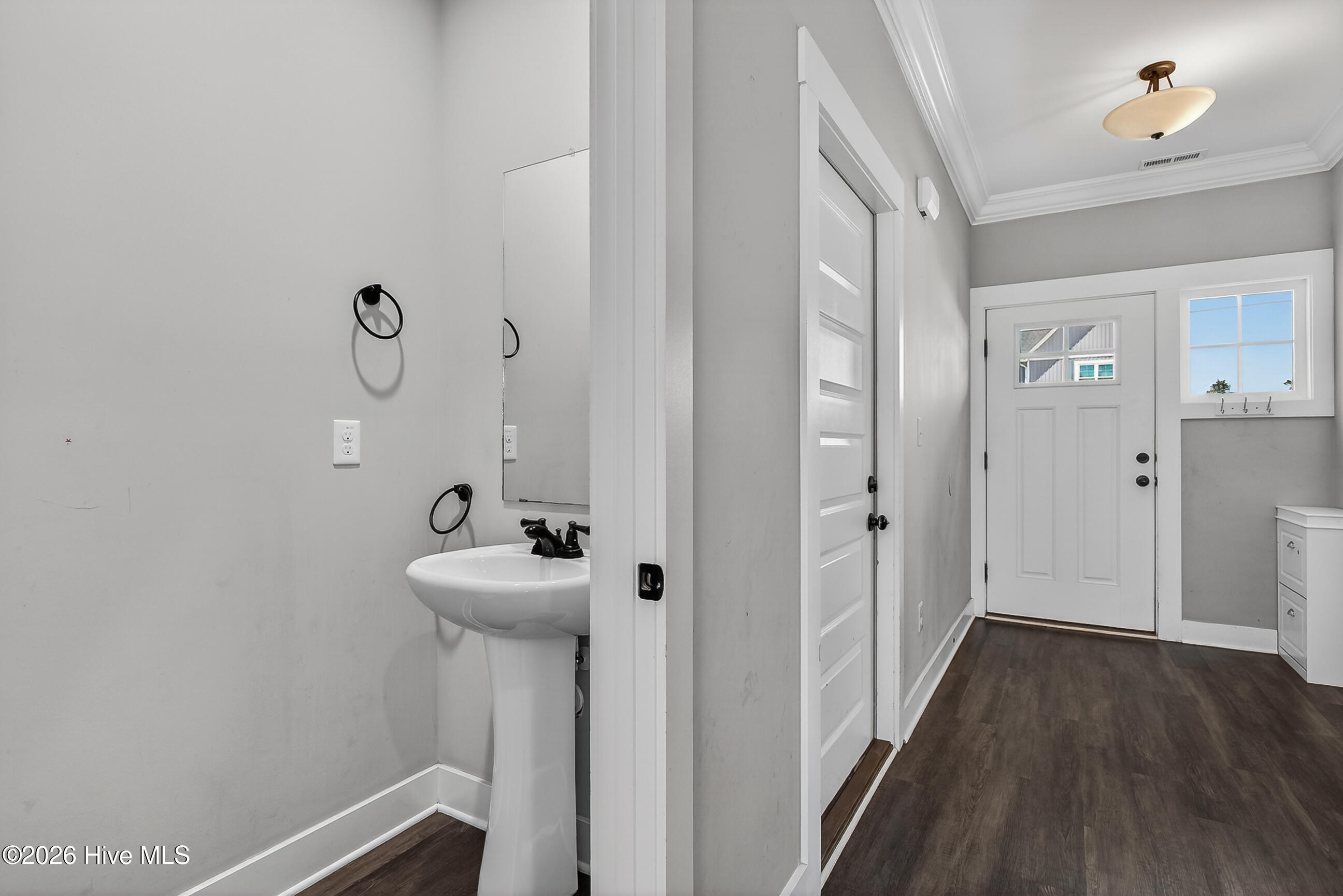 100569243 | Photo 15