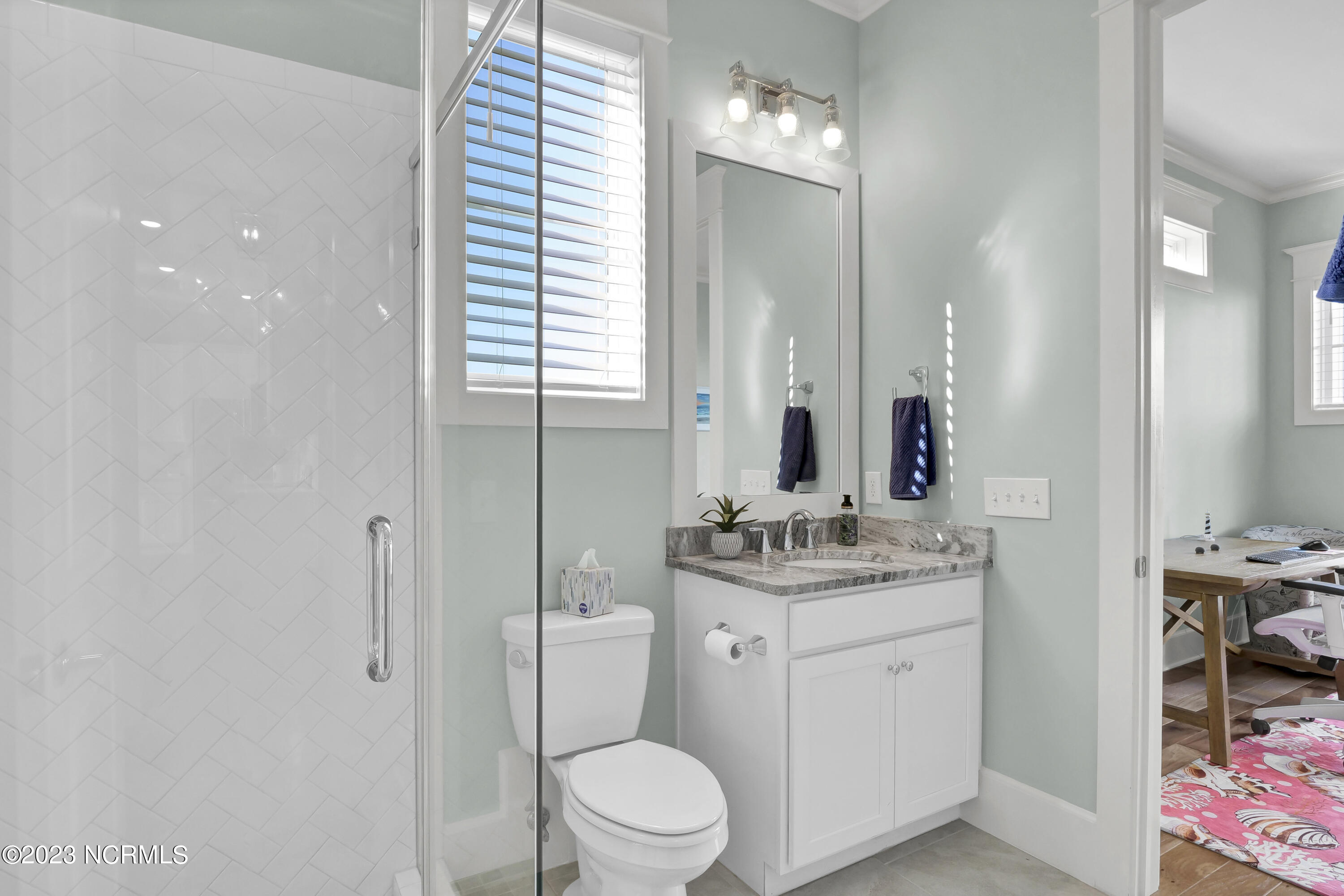 100550816 | Photo 29