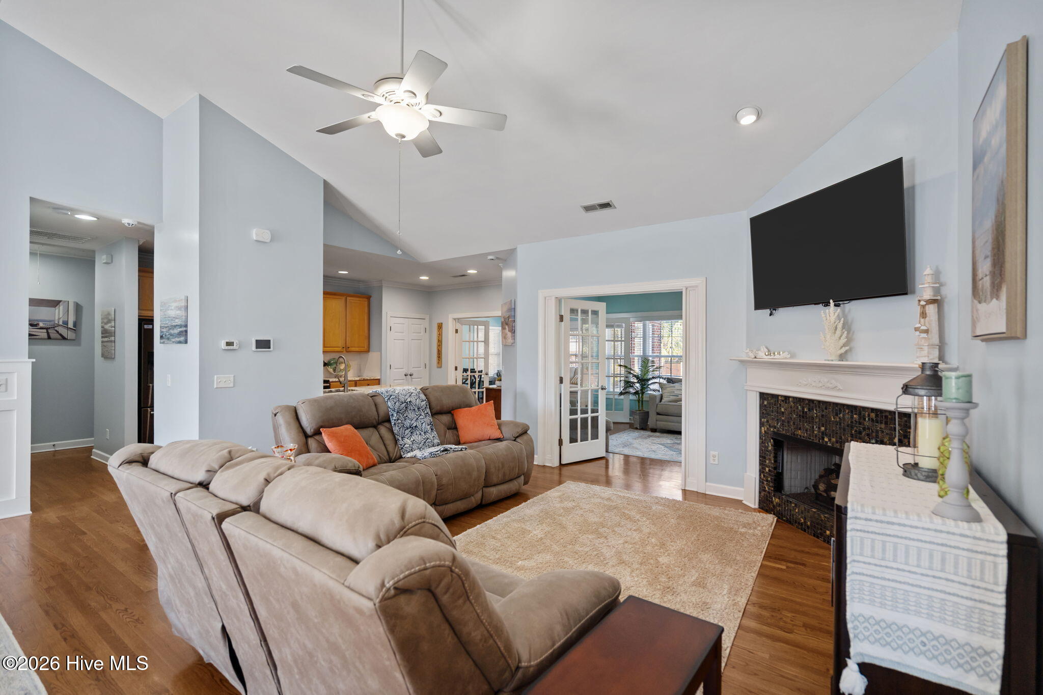 100559700 | Photo 11