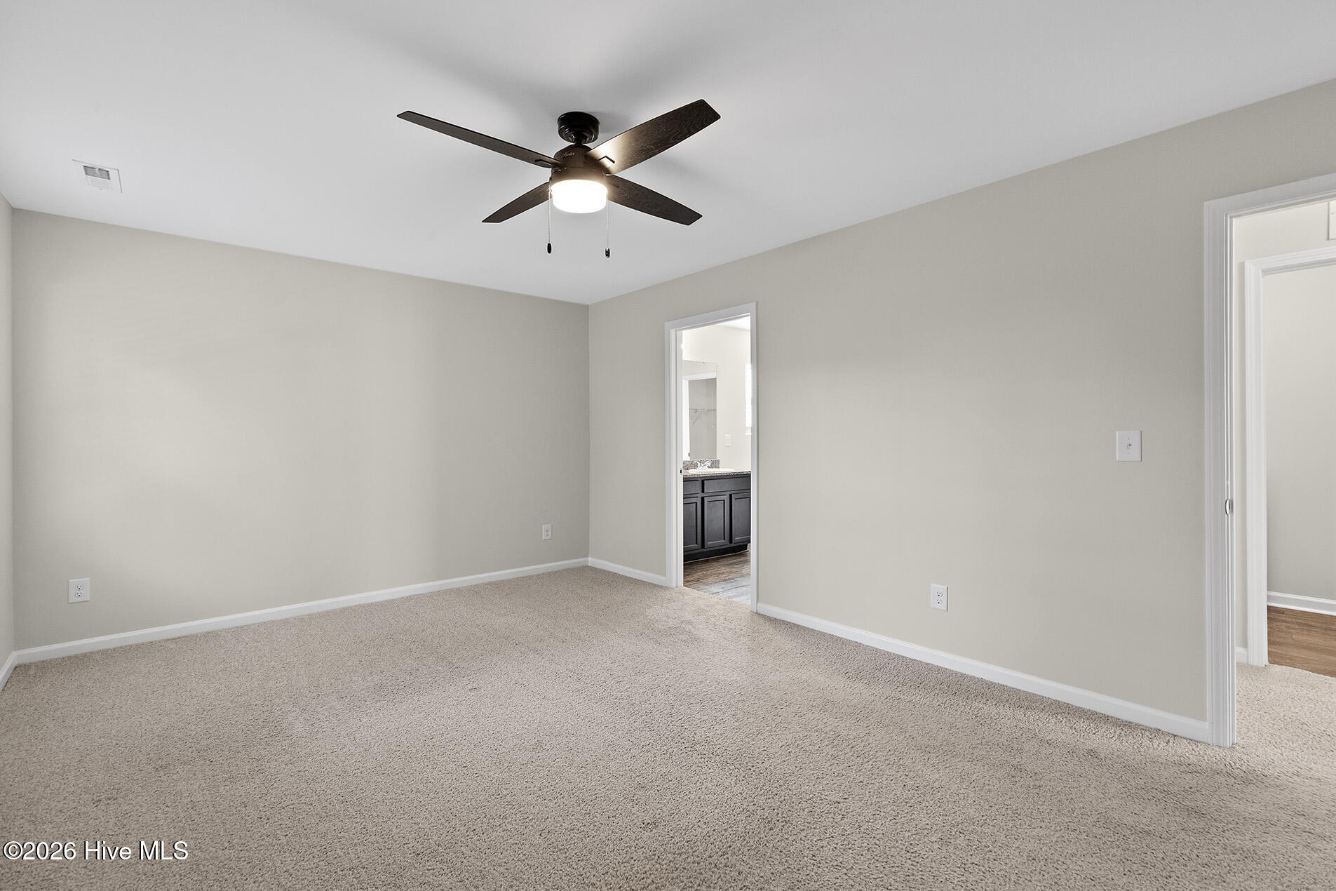 100547930 | Photo 19