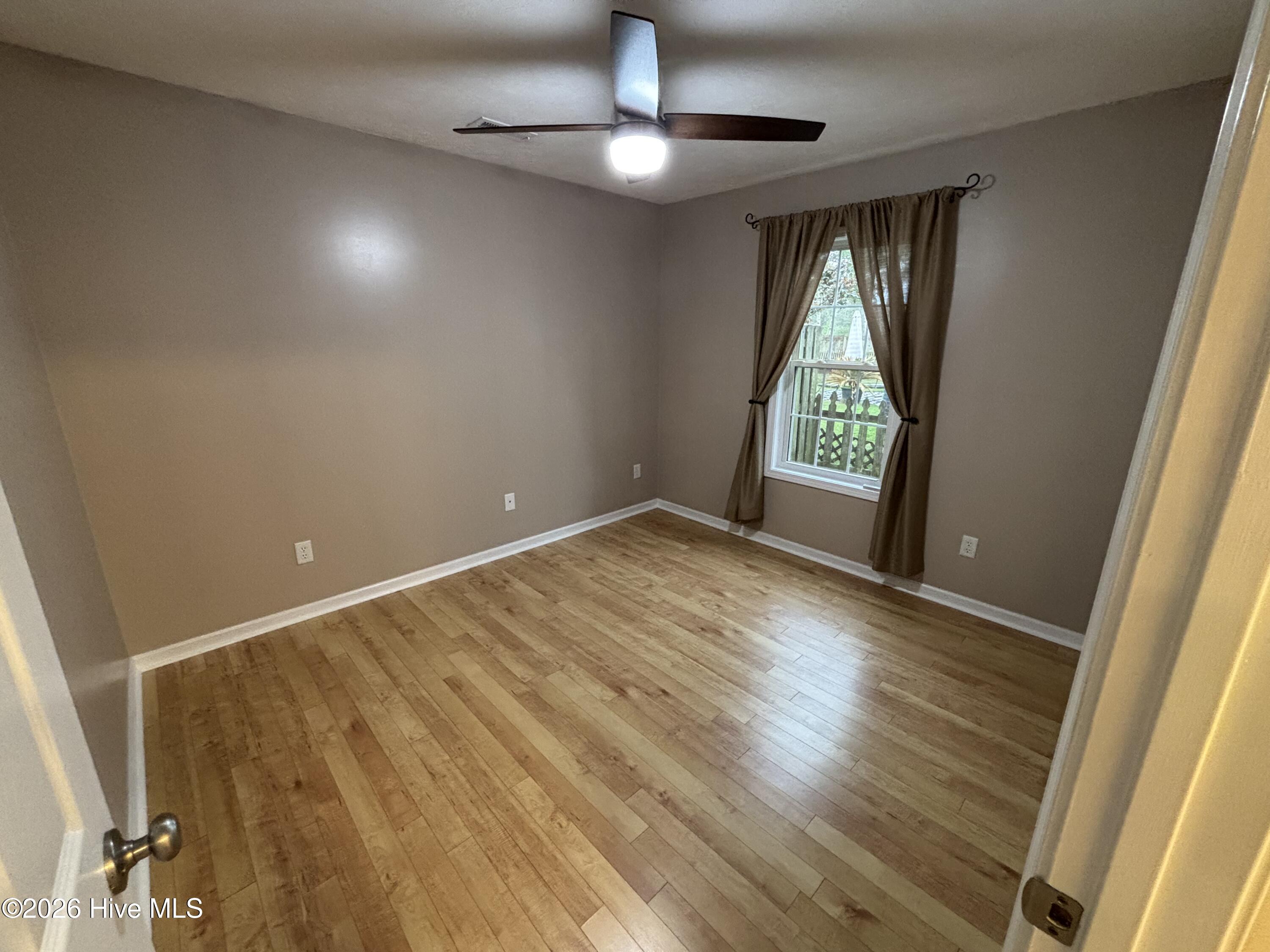 100561288 | Photo 38