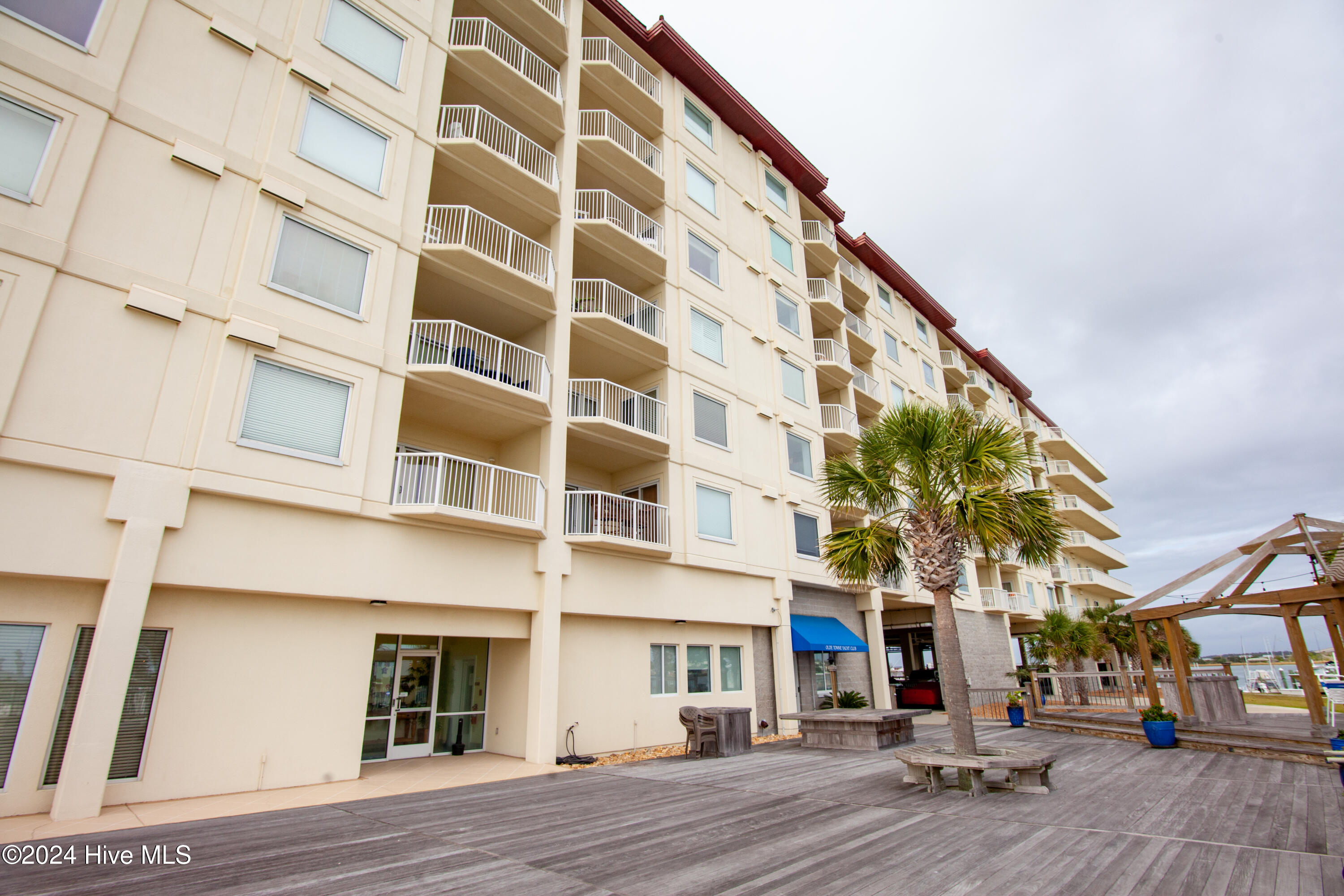 100 Olde Towne Yacht Club 