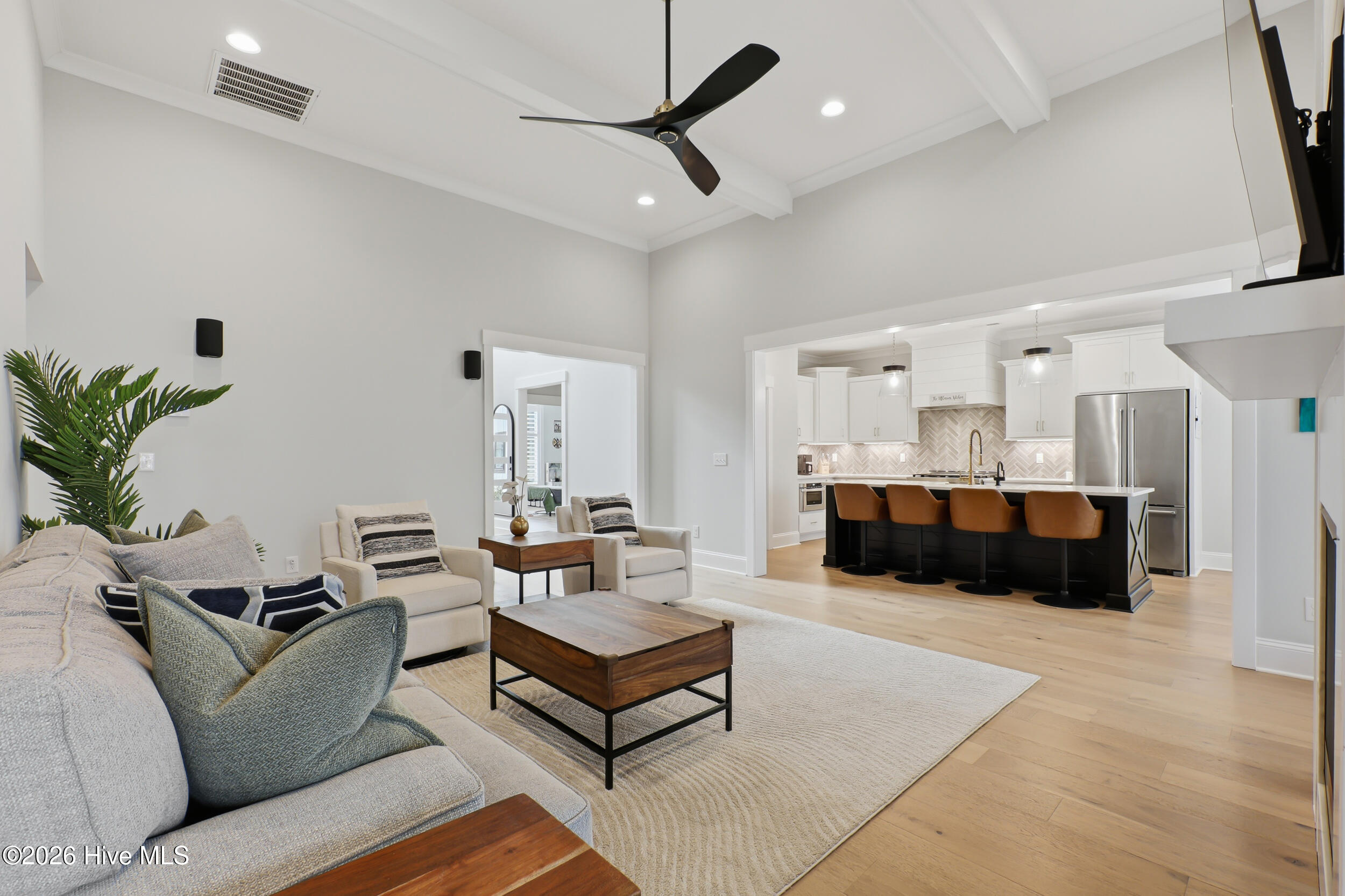 100551729 | Photo 14