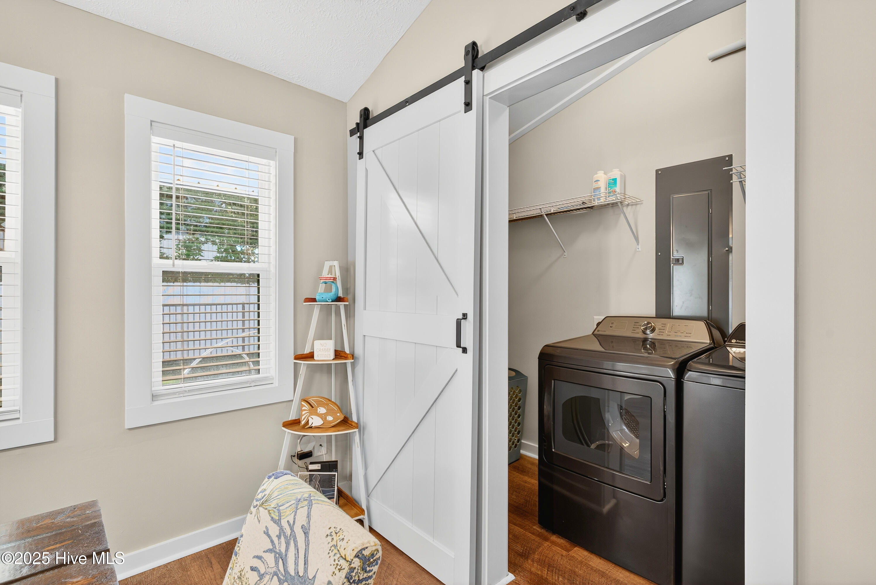 100537887 | Photo 56