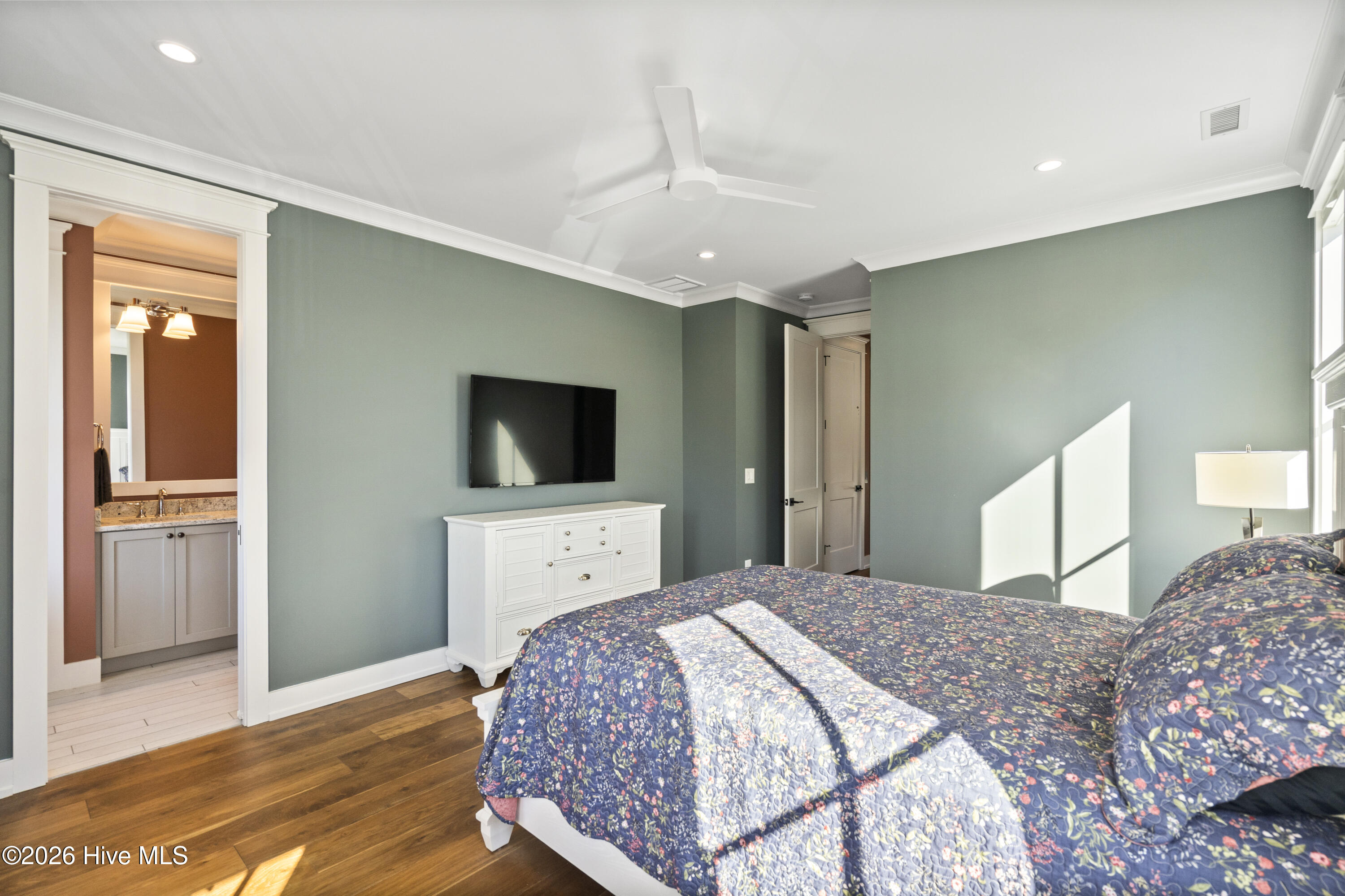 100554242 | Photo 21