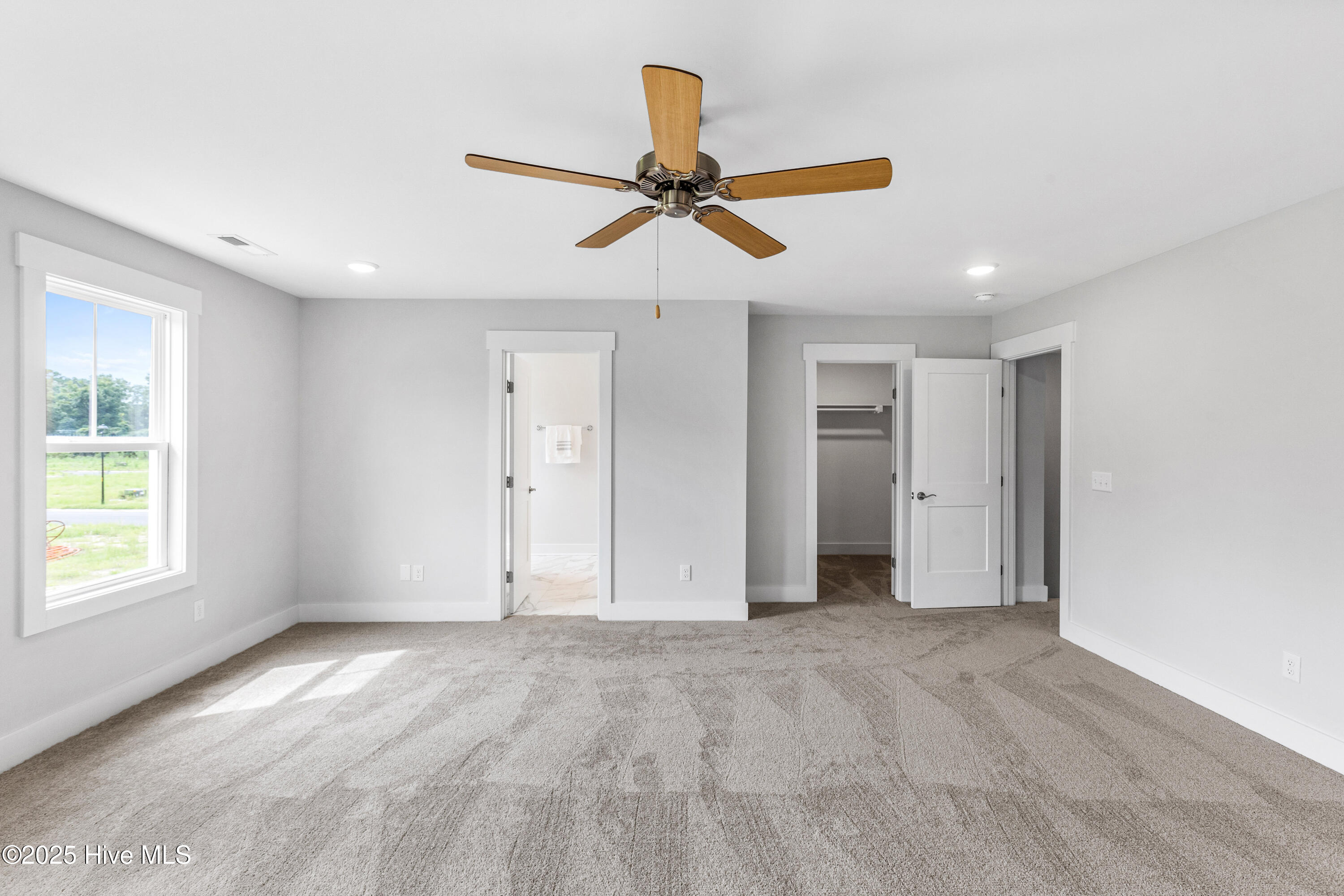 100526492 | Photo 14