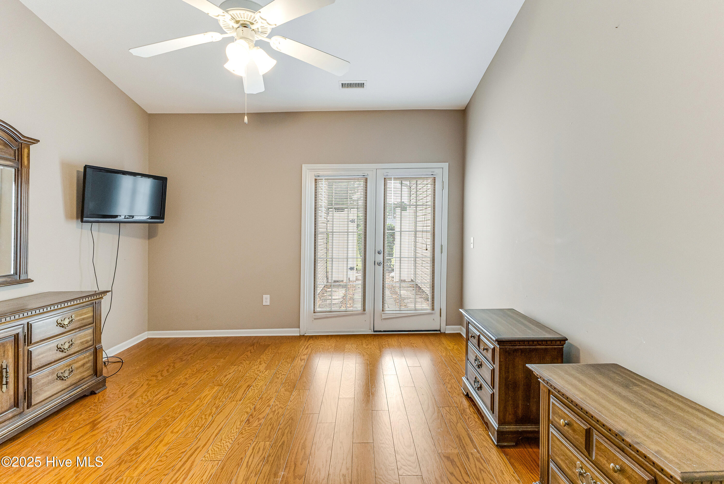 100537164 | Photo 25