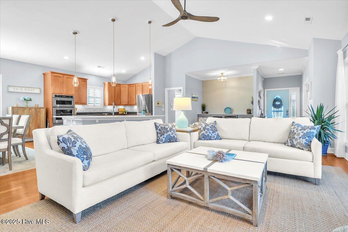 100545391 | Photo 15