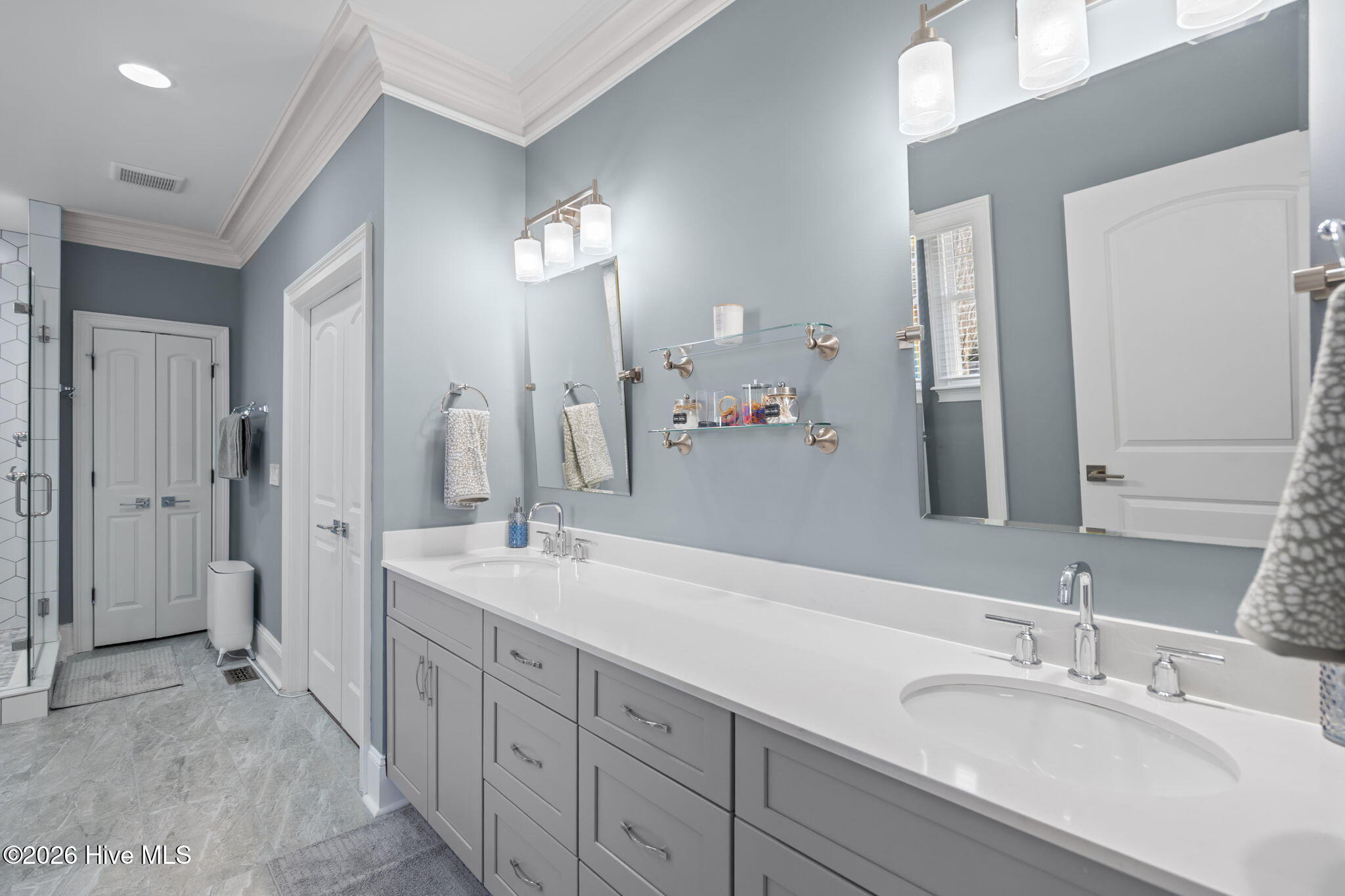 100561937 | Photo 41