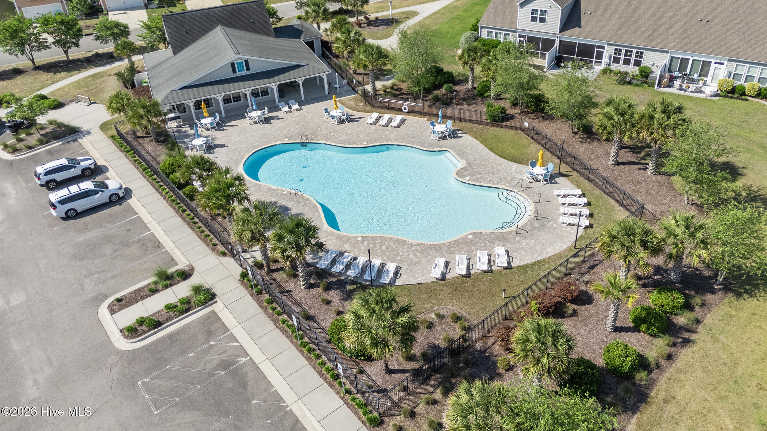 100570393 | Photo 41