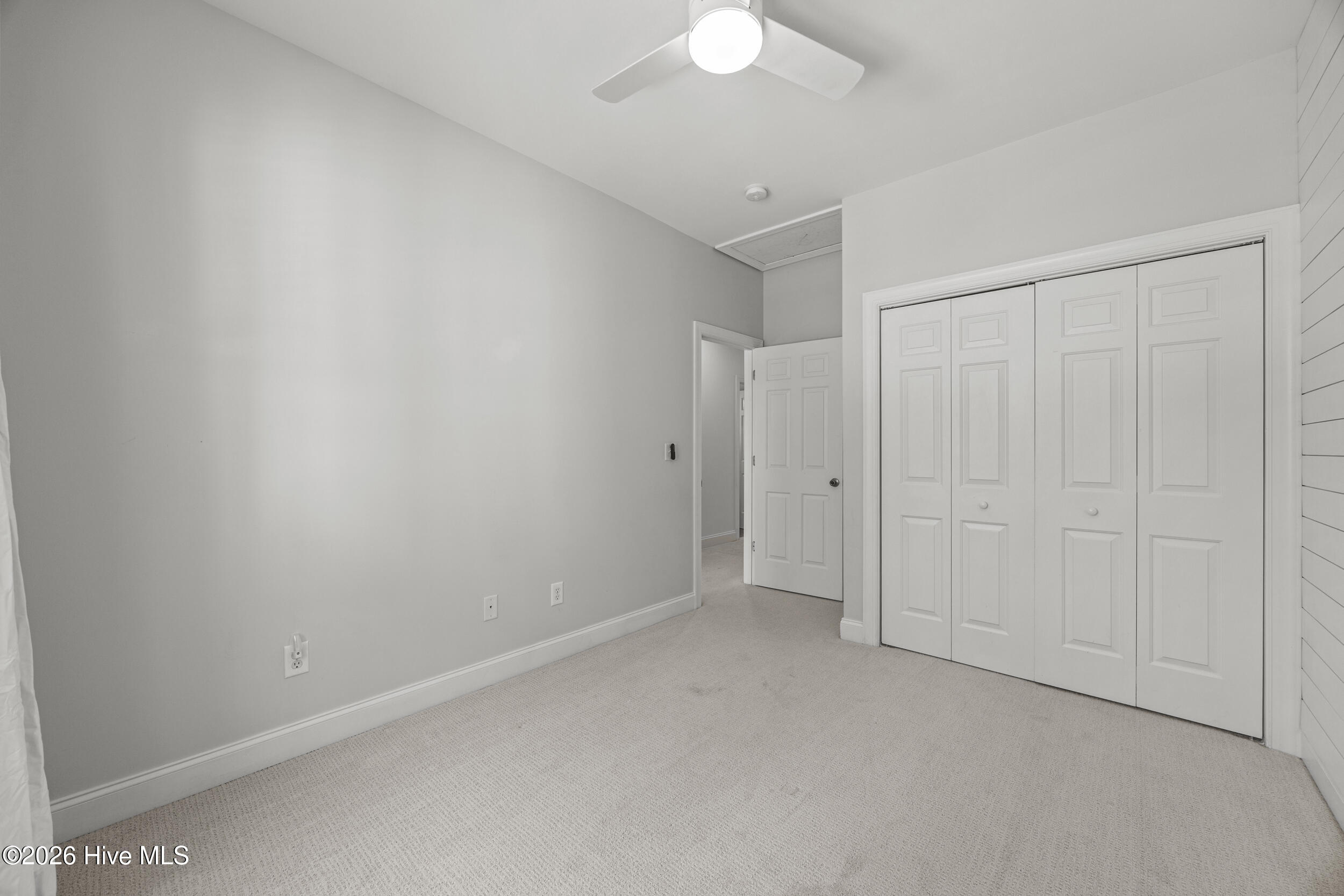 100567913 | Photo 23