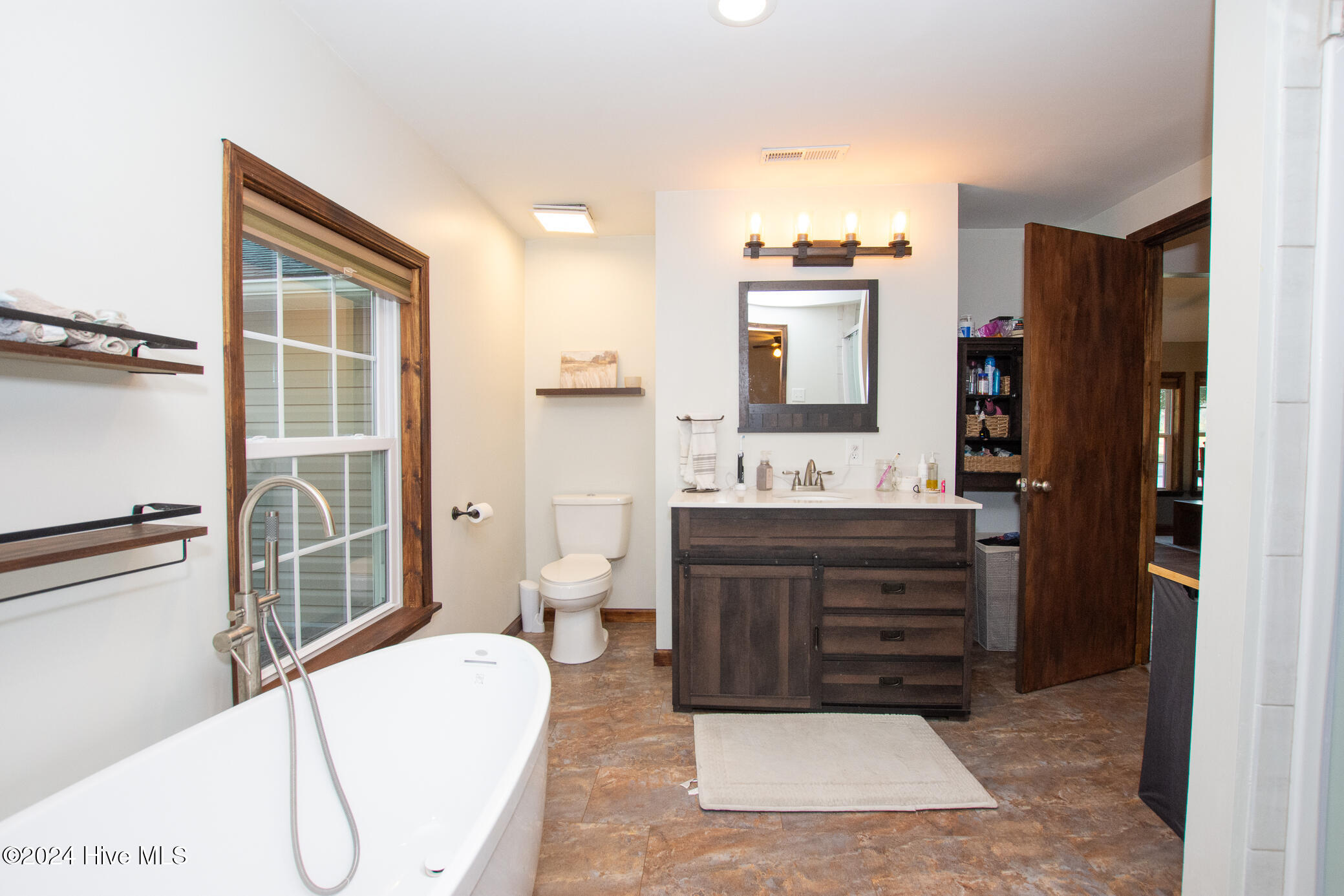 100552342 | Photo 26