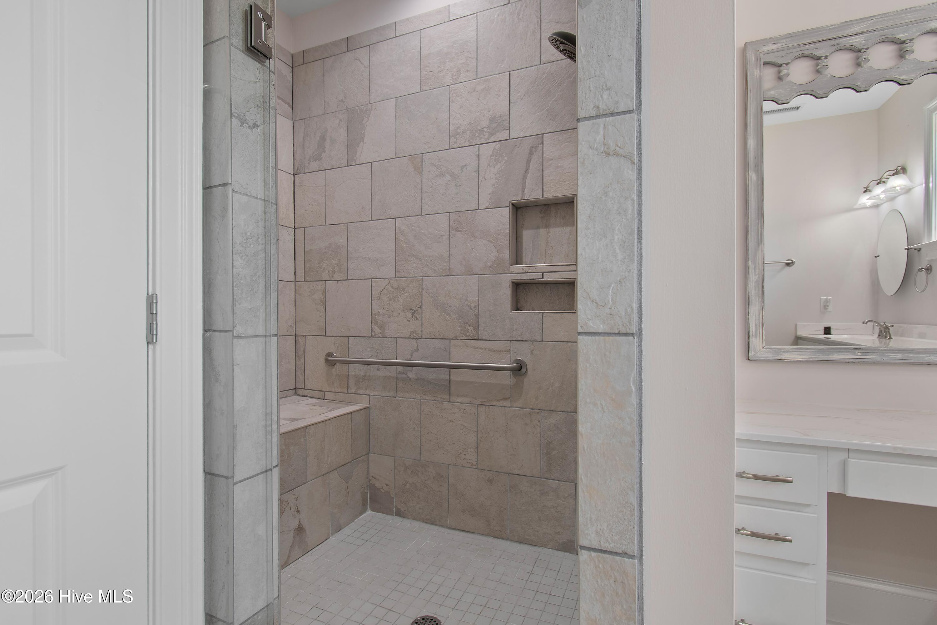 100556573 | Photo 27