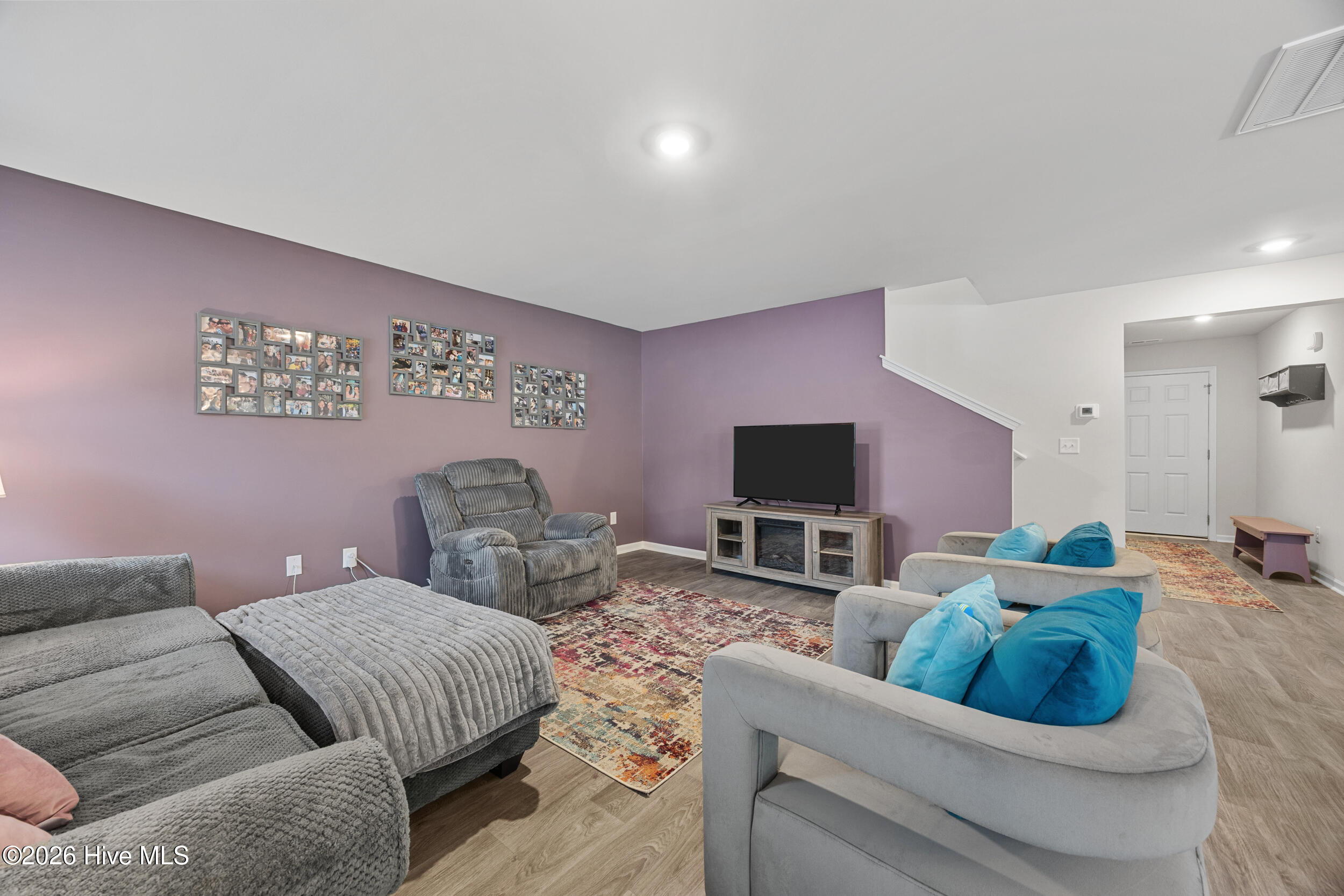 100561972 | Photo 10