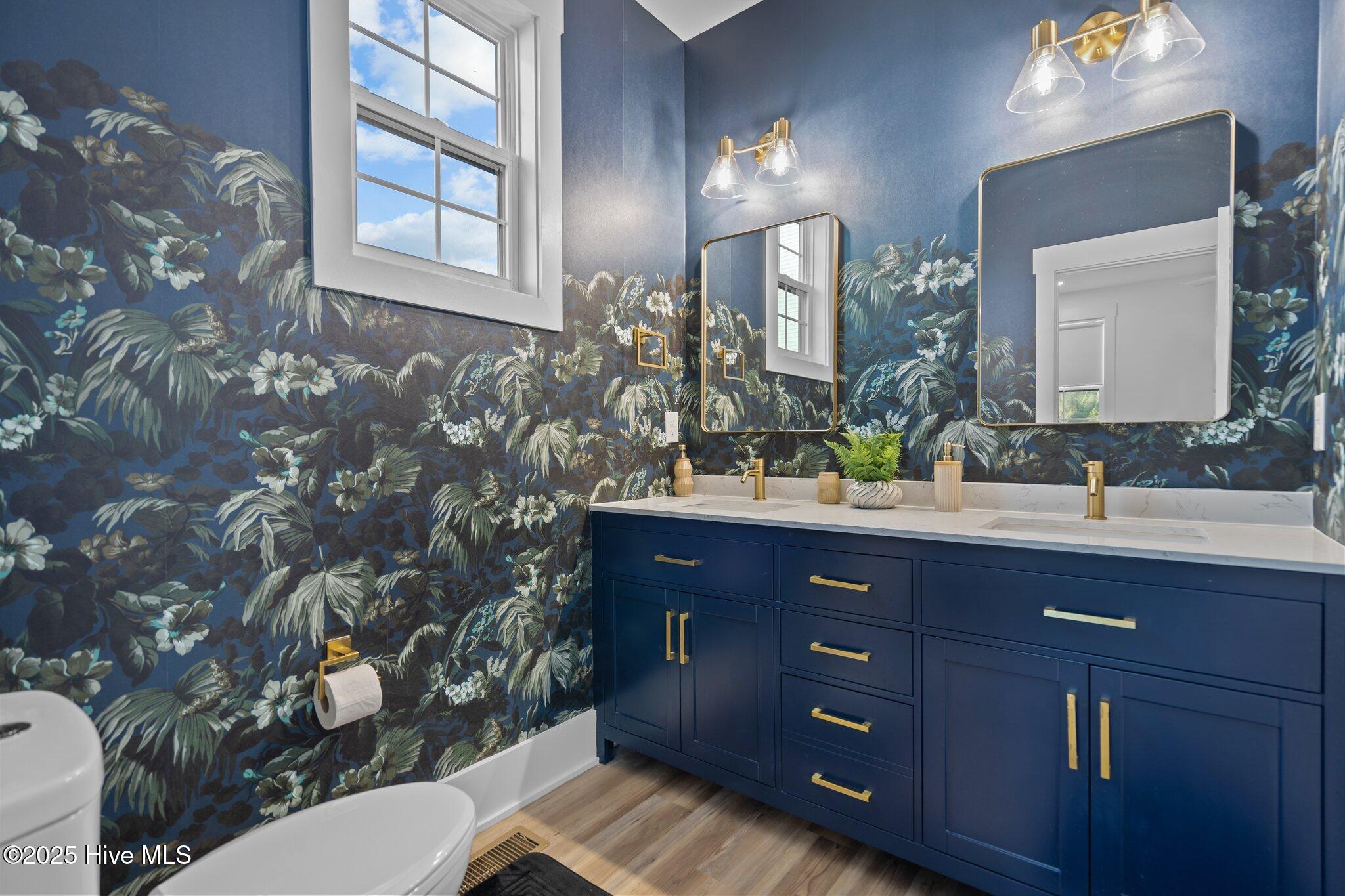 100537870 | Photo 45