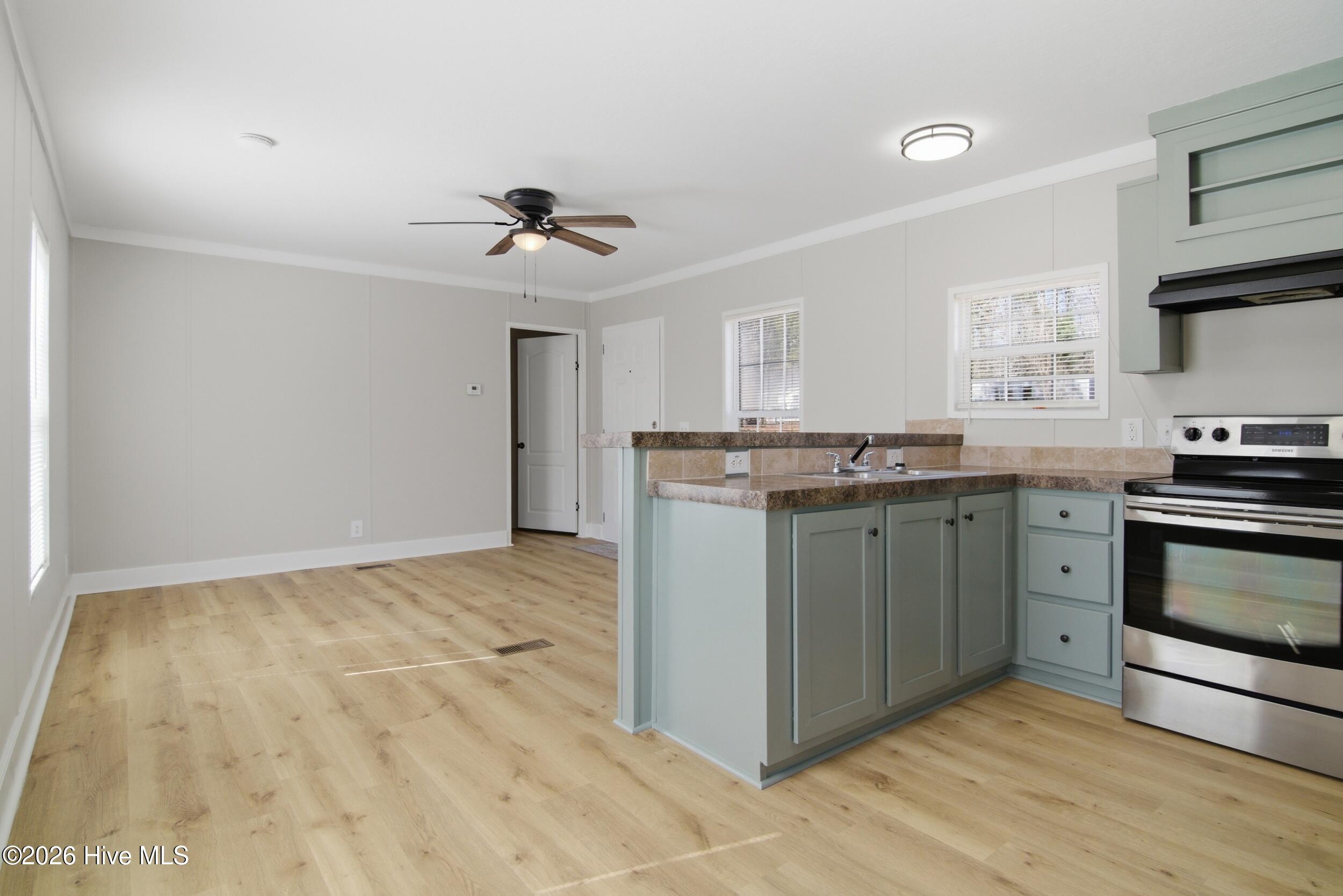 100556837 | Photo 12