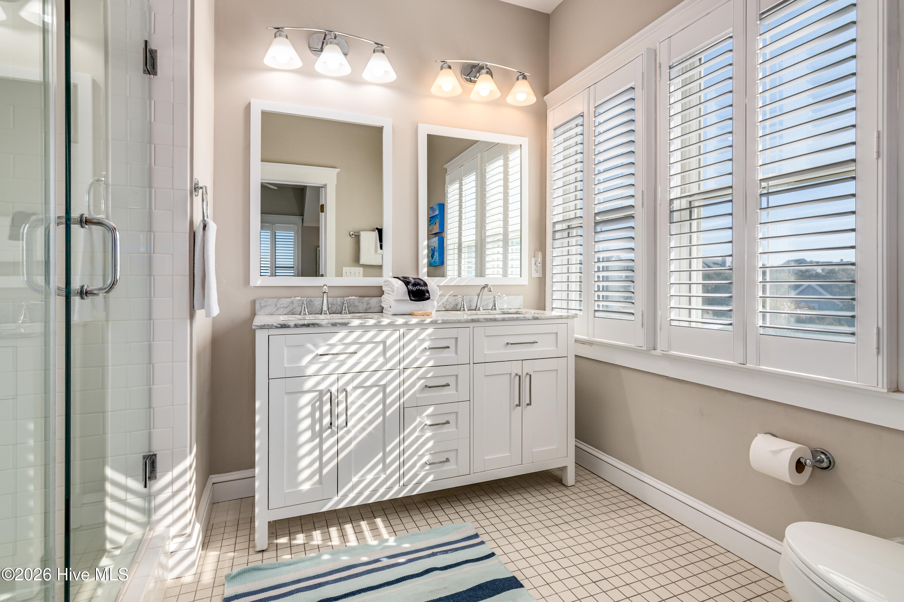 100553208 | Photo 38