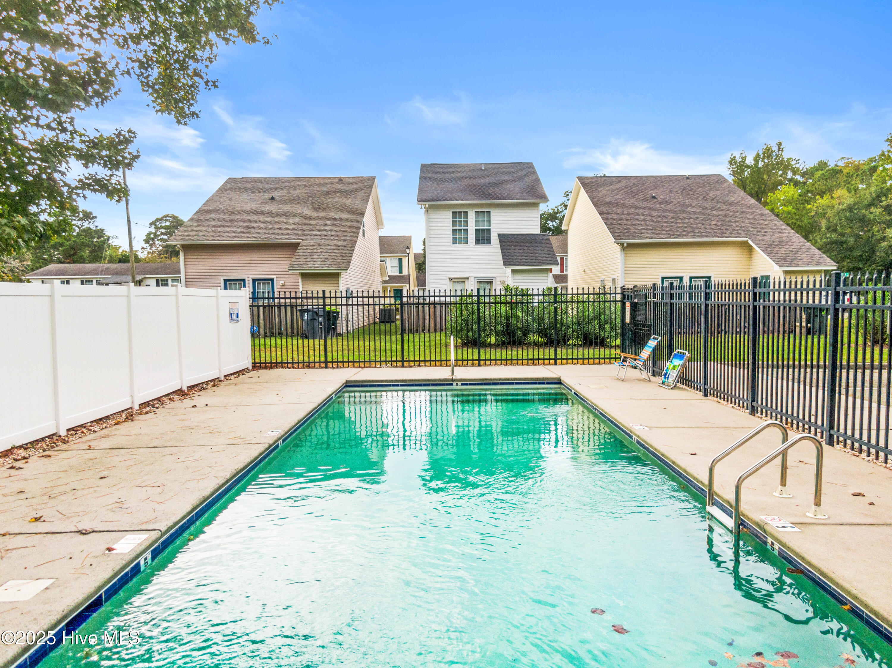 100535328 | Photo 34