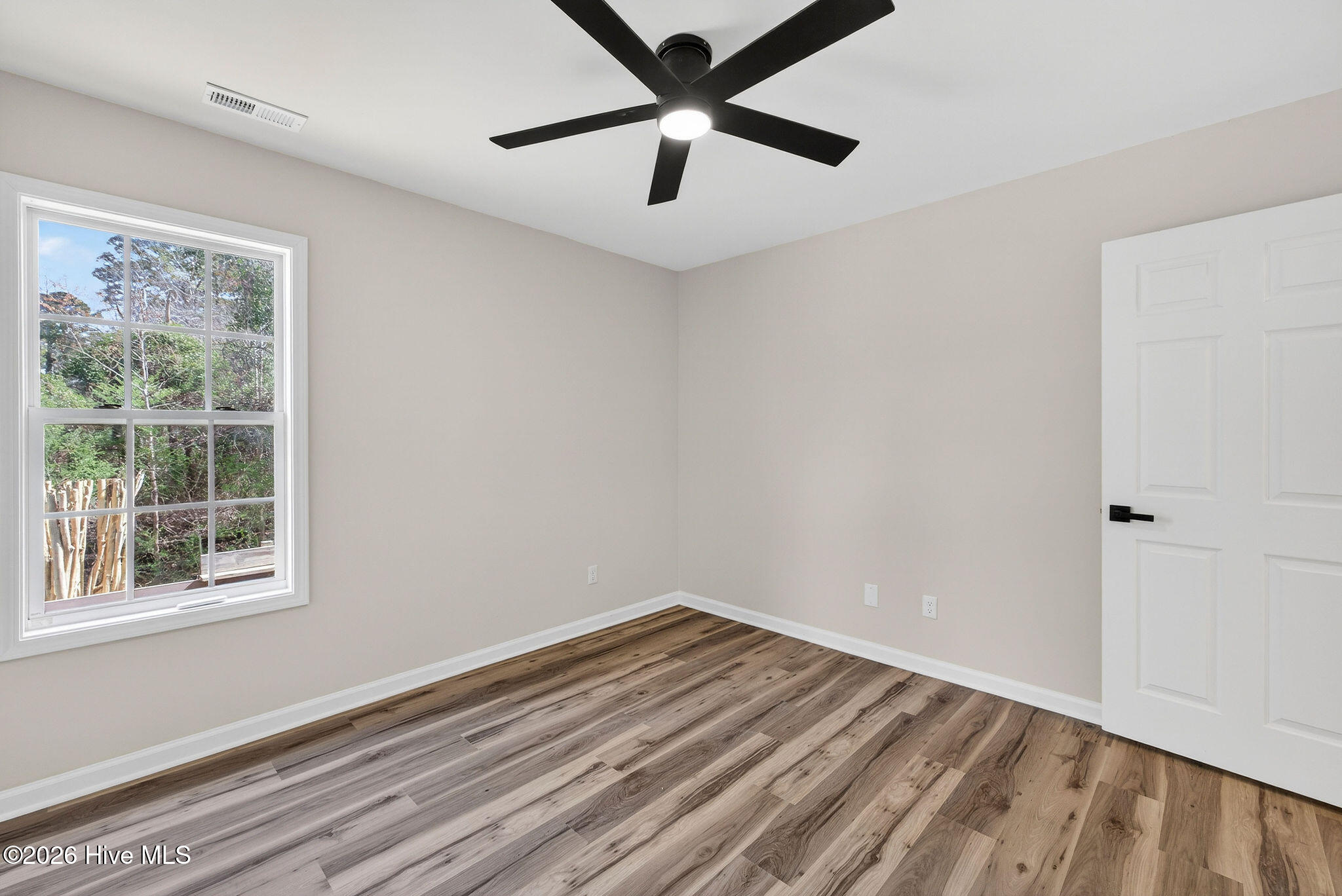 100562659 | Photo 25