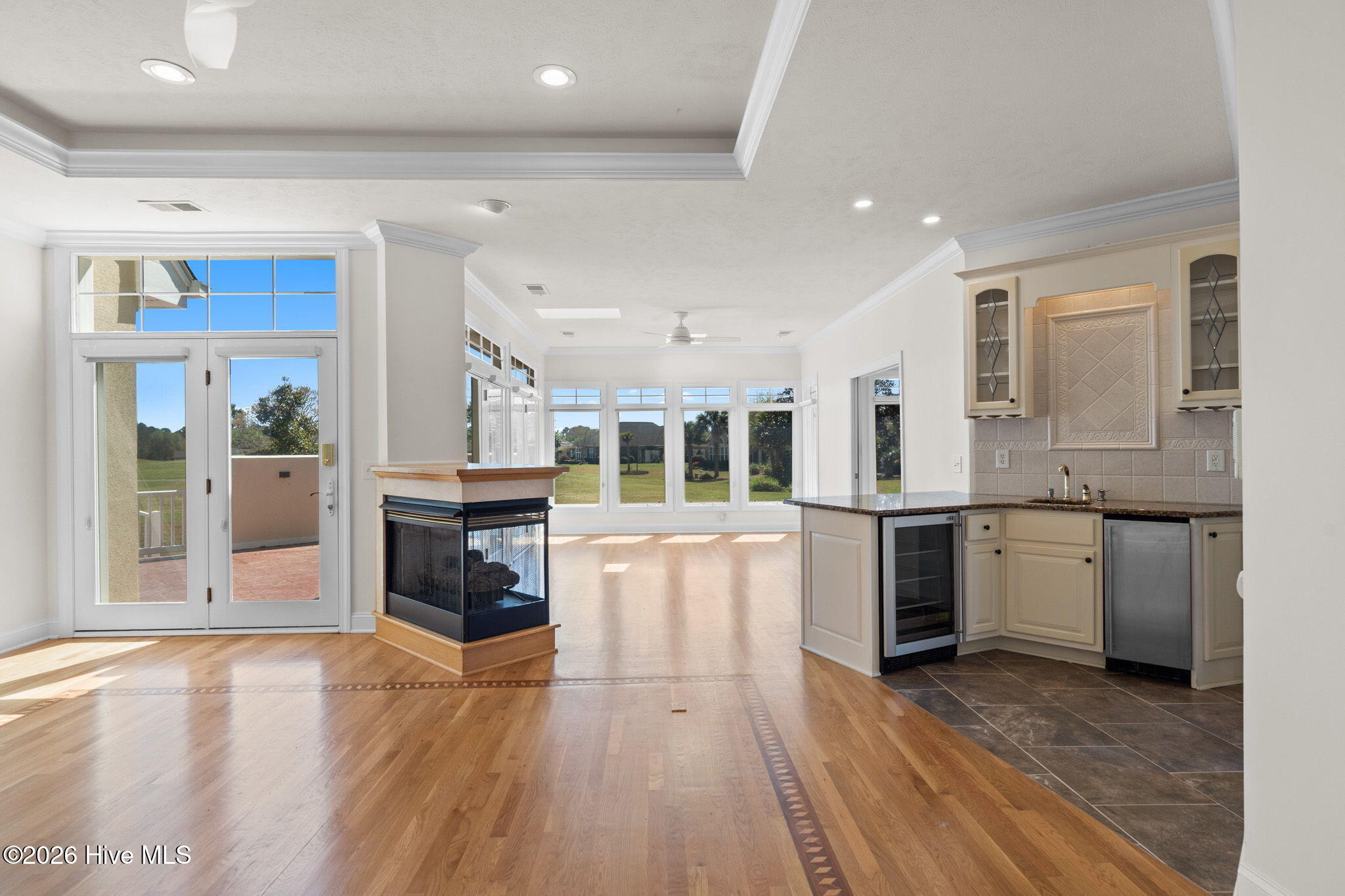 100564967 | Photo 15