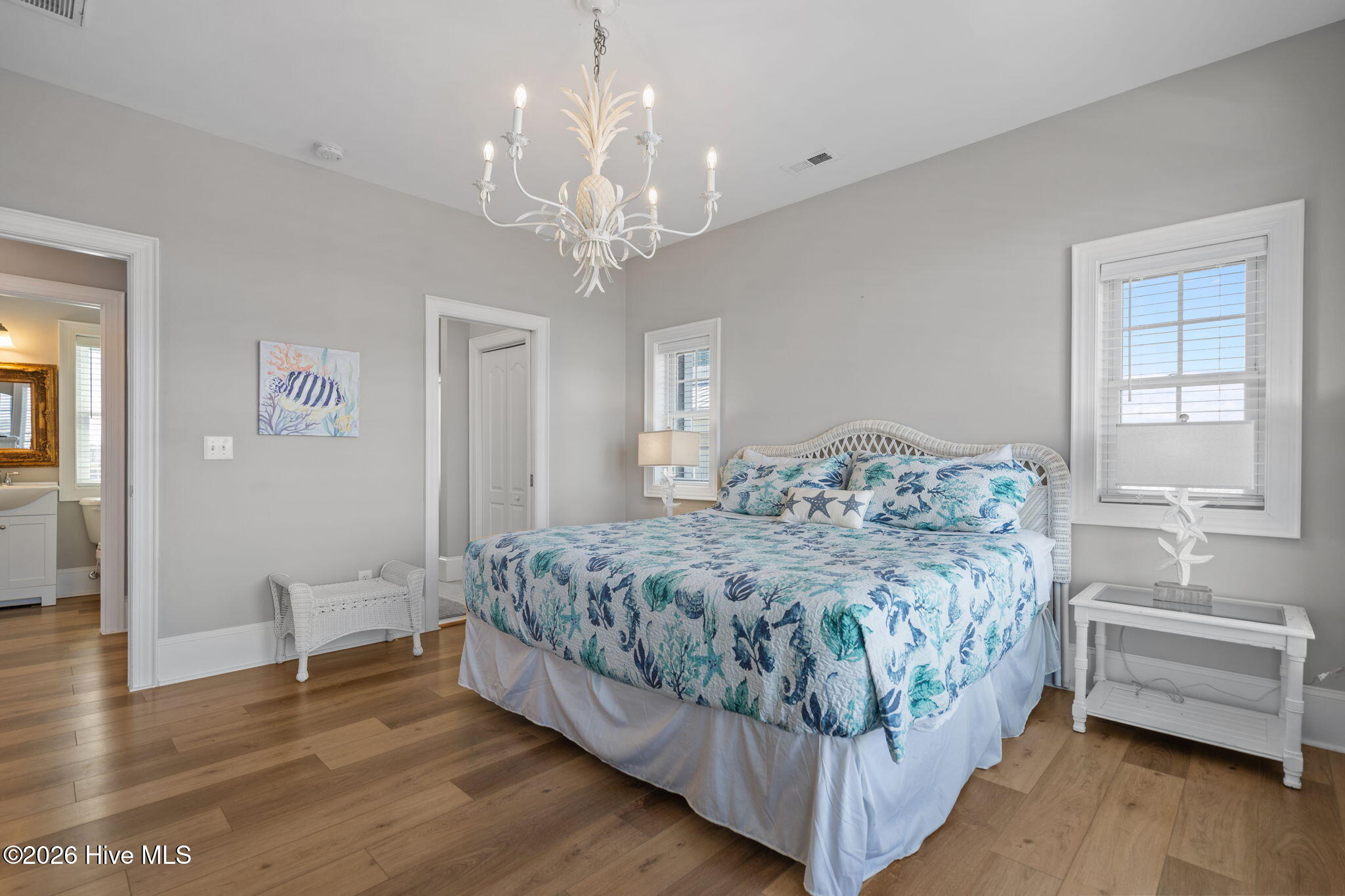 100564459 | Photo 49